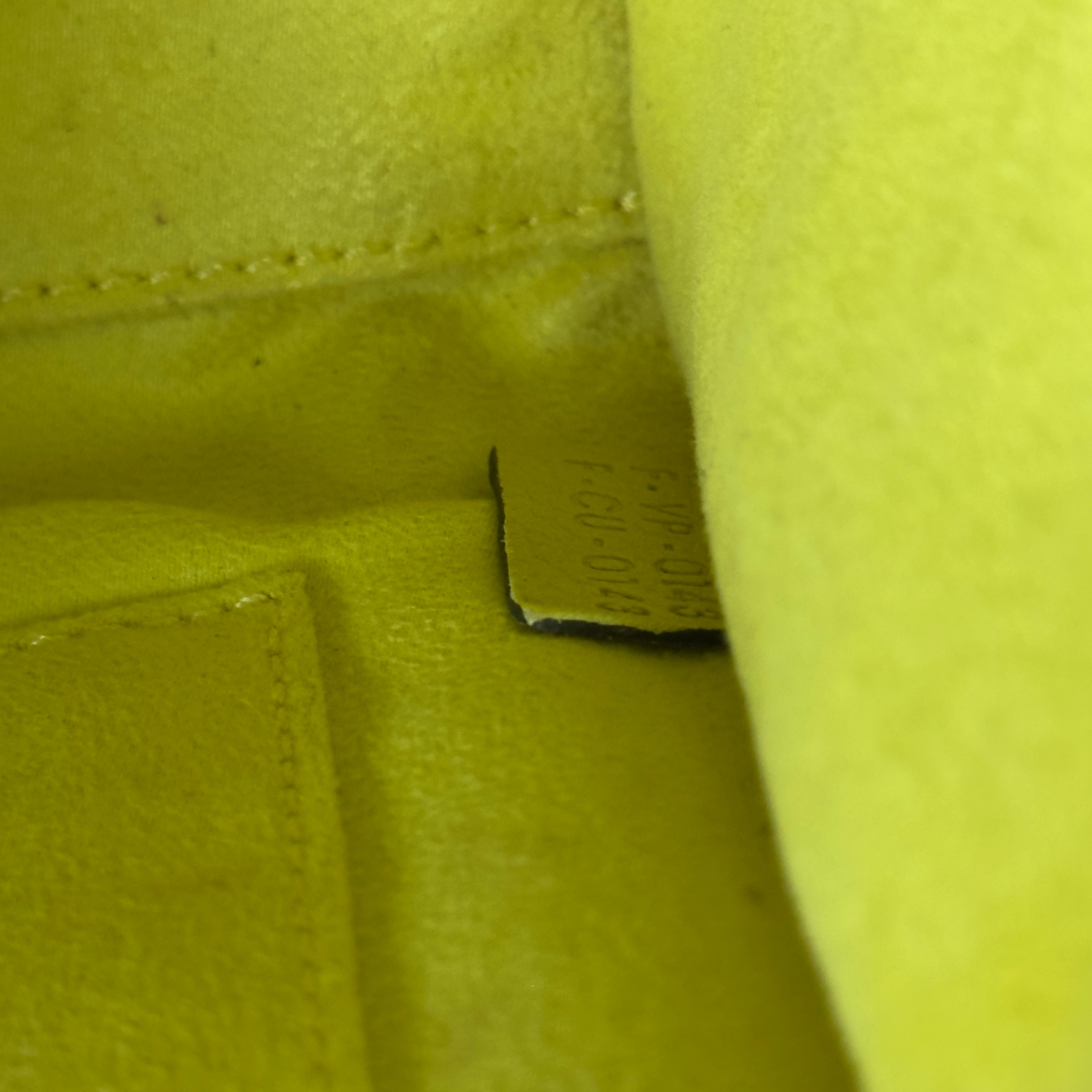 Sac à main CELINE Nano Luggage cuir jaune
