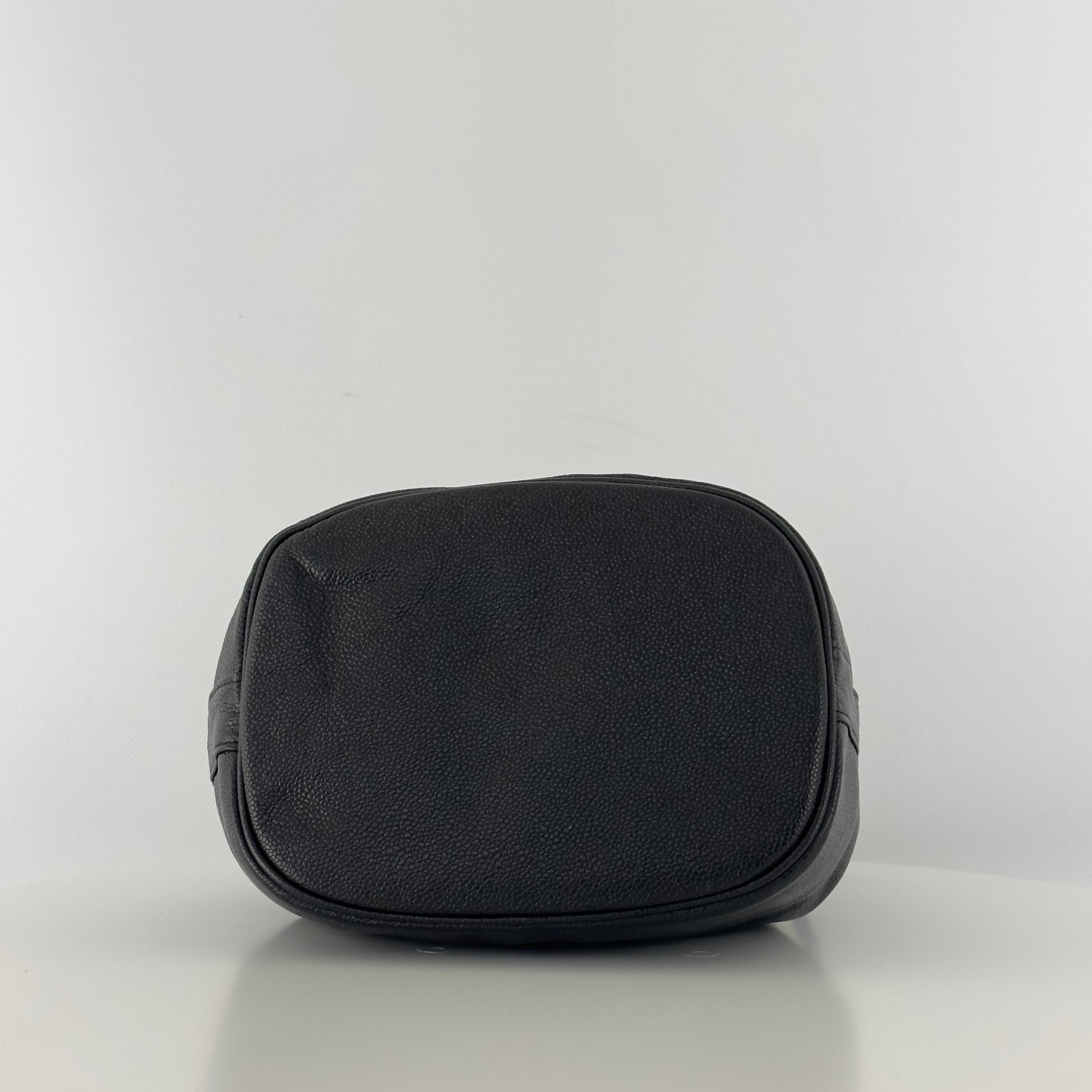 Sac à main CHANEL Bucket cuir caviar noir