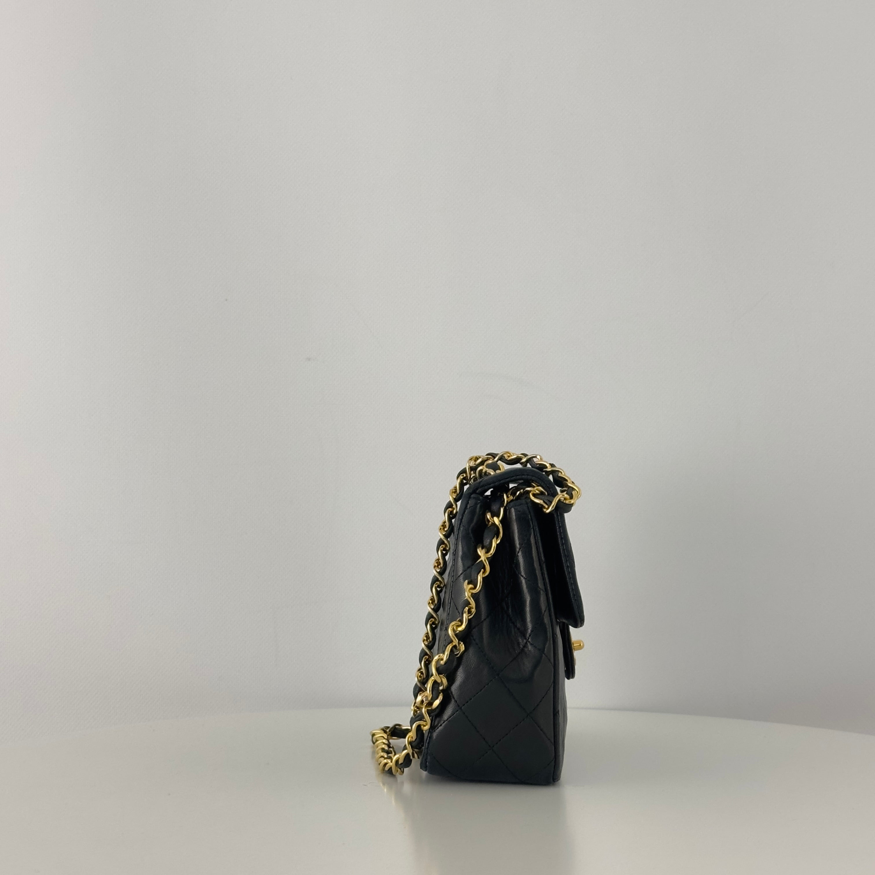 Sac à main CHANEL Timeless Classique Mini Single Flap cuir d'agneau noir