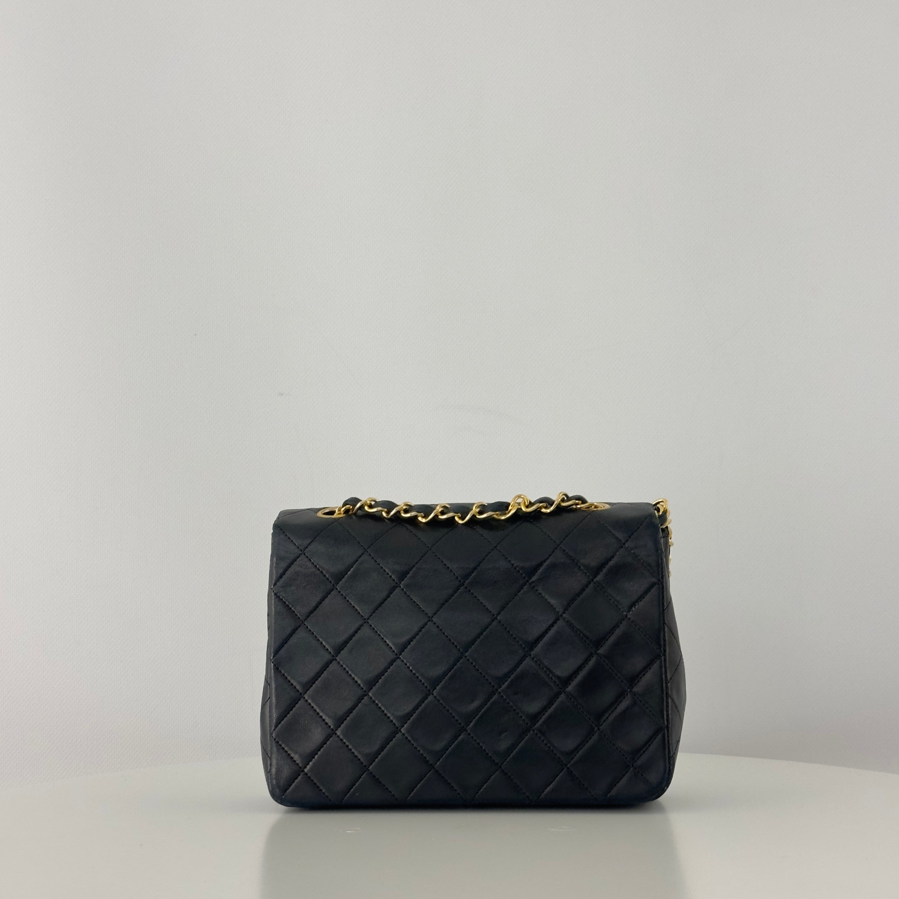 Sac à main CHANEL Timeless Classique Mini Single Flap cuir d'agneau noir