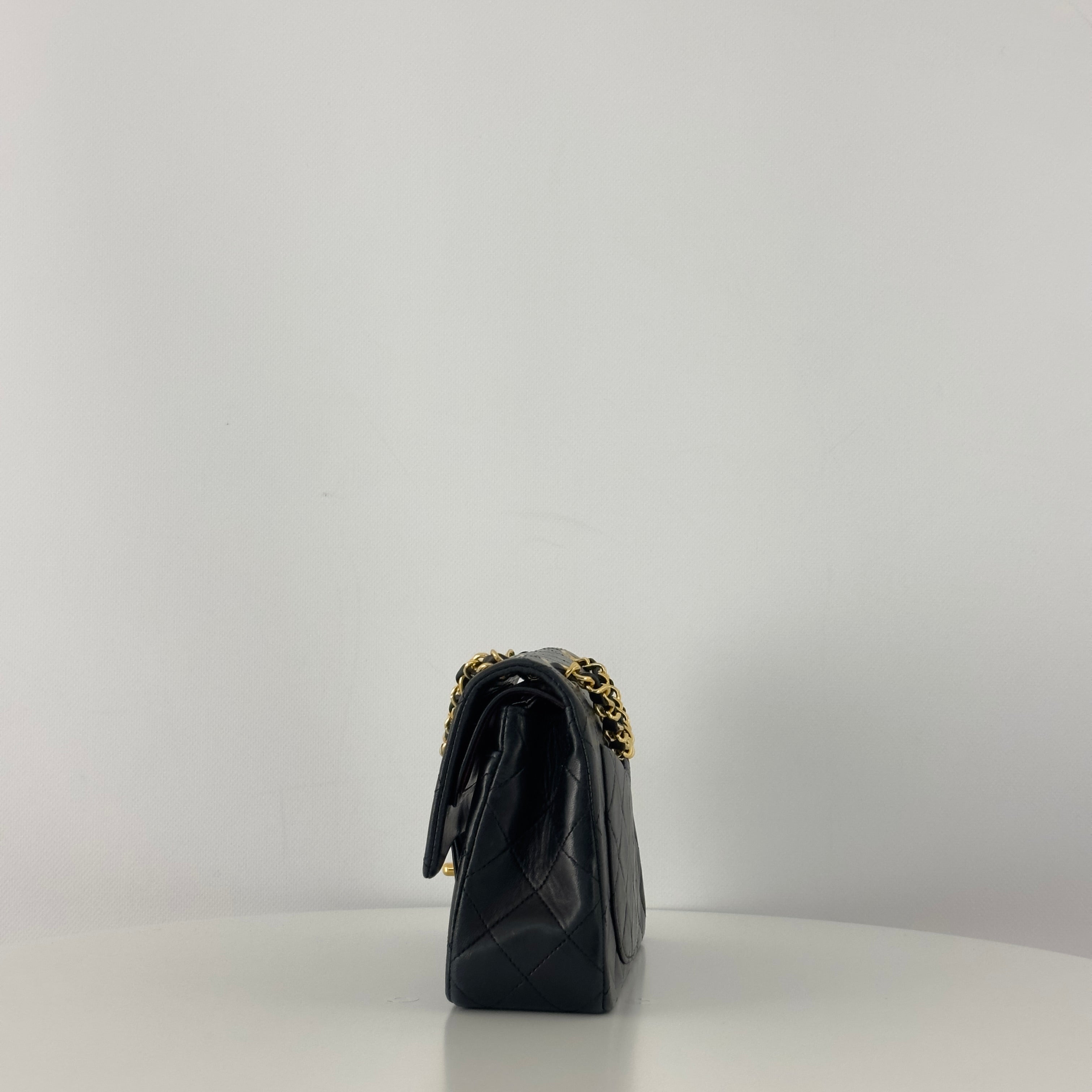 Sac à main CHANEL Timeless Classique Small Double Flap cuir d'agneau noir