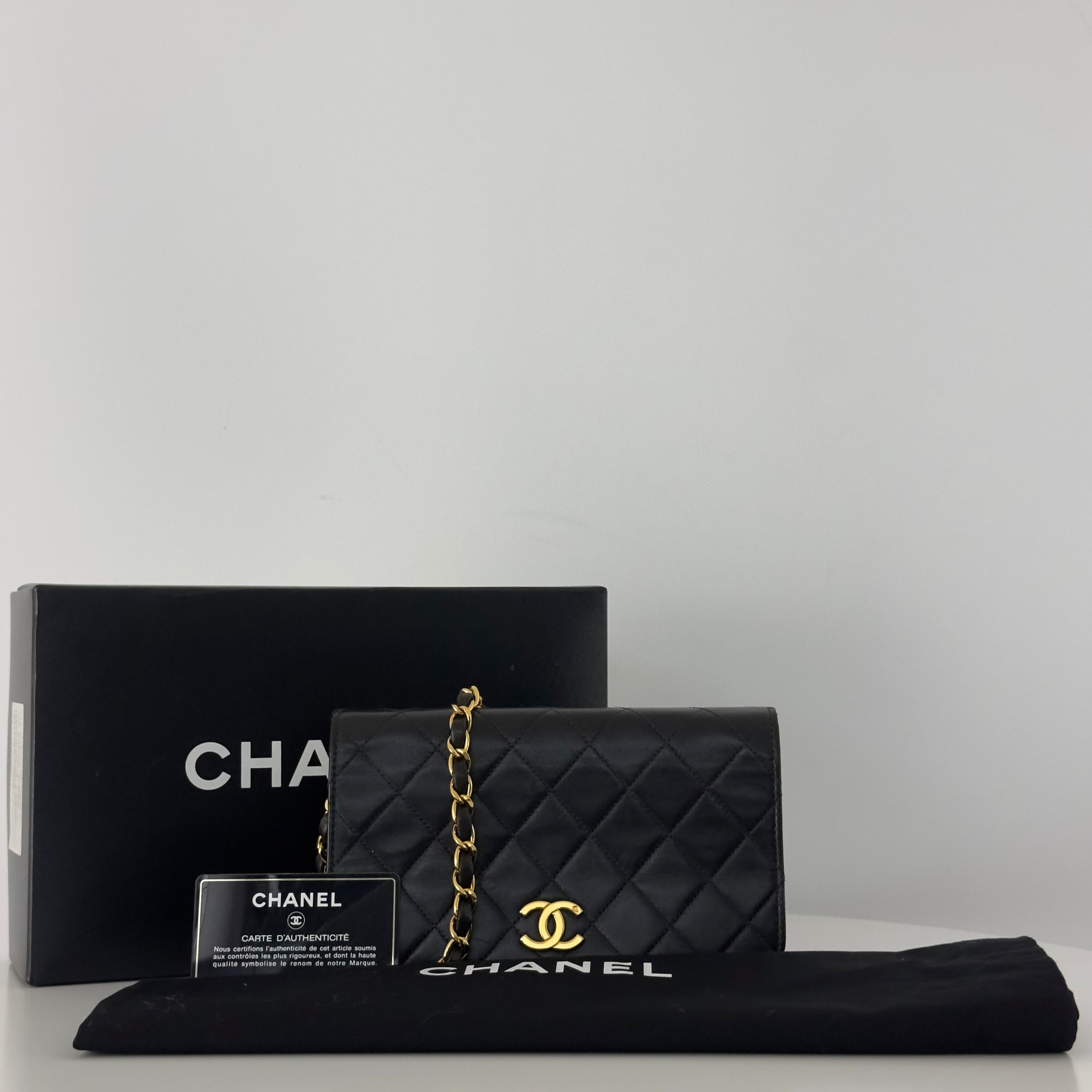 Sac à main CHANEL Timeless WOC Mini cuir d'agneau noir
