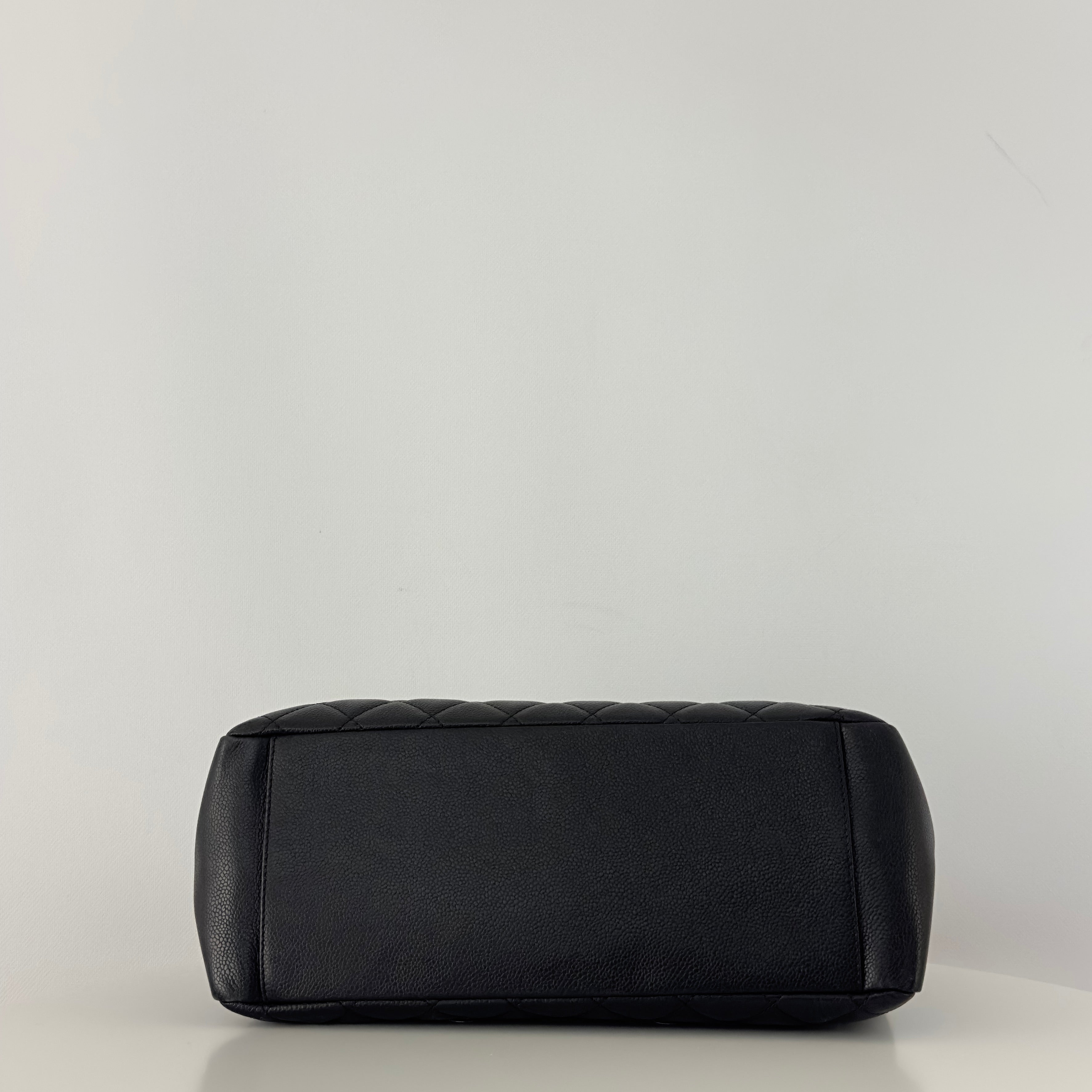 Sac à main CHANEL Grand Shopping Tote cuir caviar noir