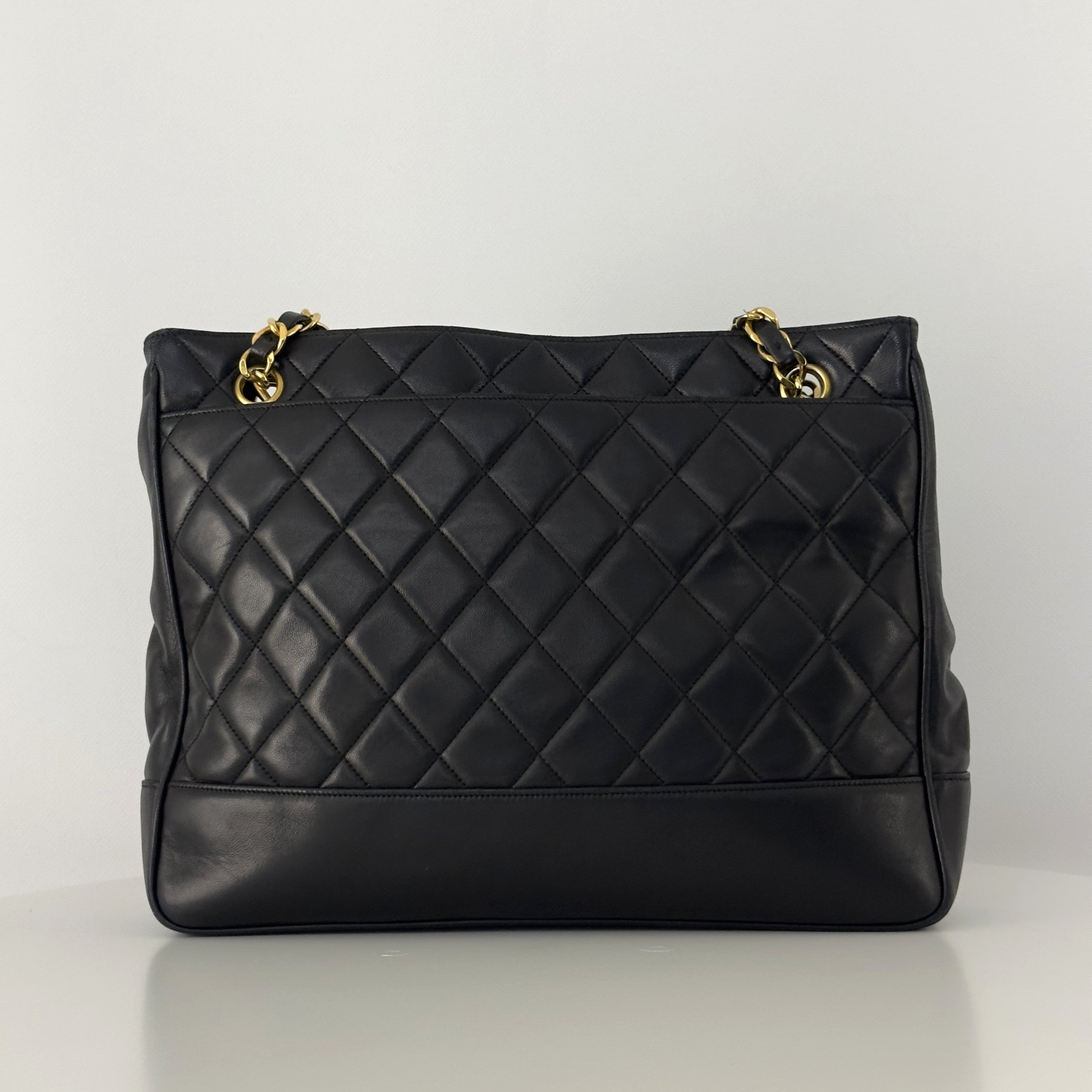 Sac à main CHANEL Tote Matelassé Chain cuir d'agneau noir