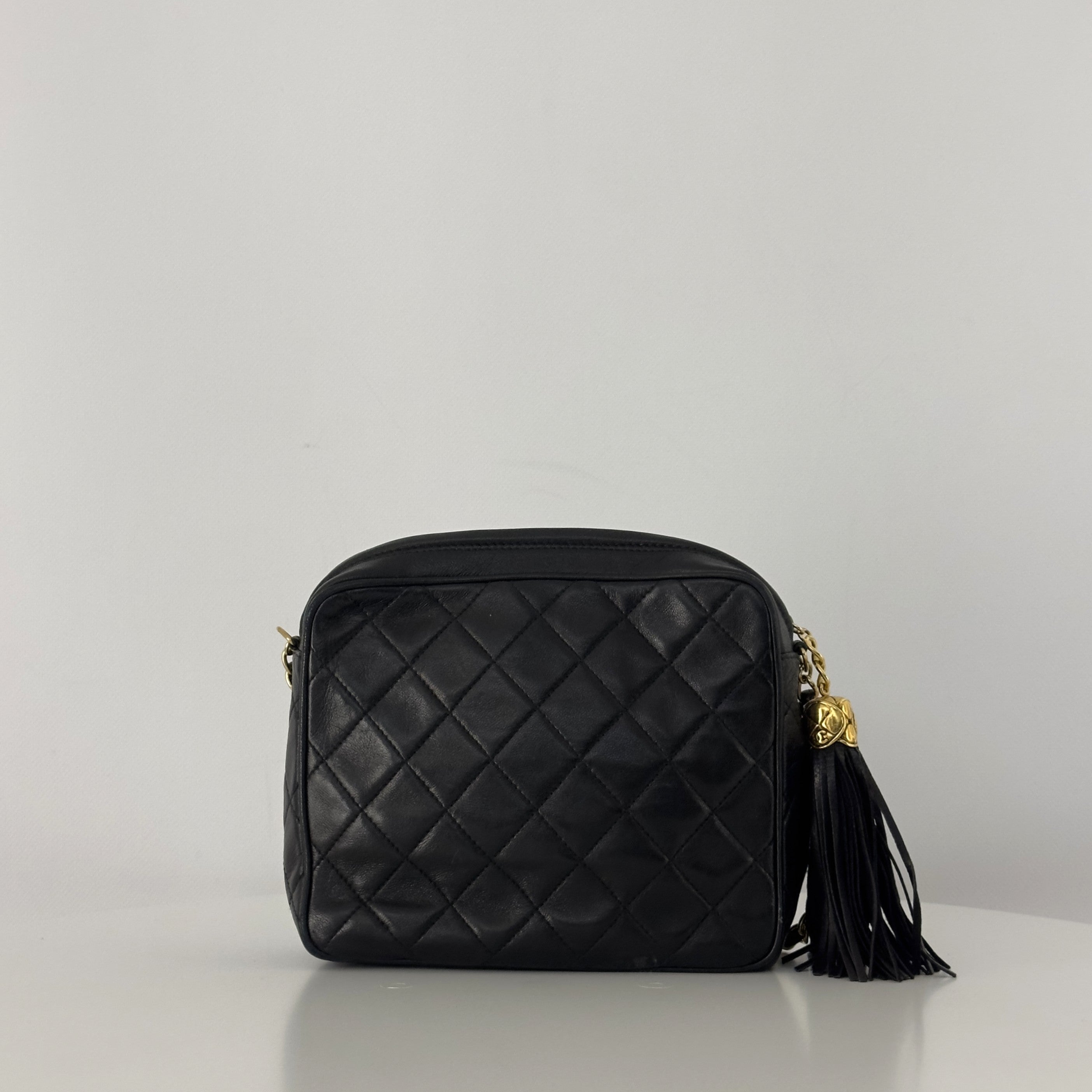 Sac à main CHANEL Camera Chain cuir d'agneau noir