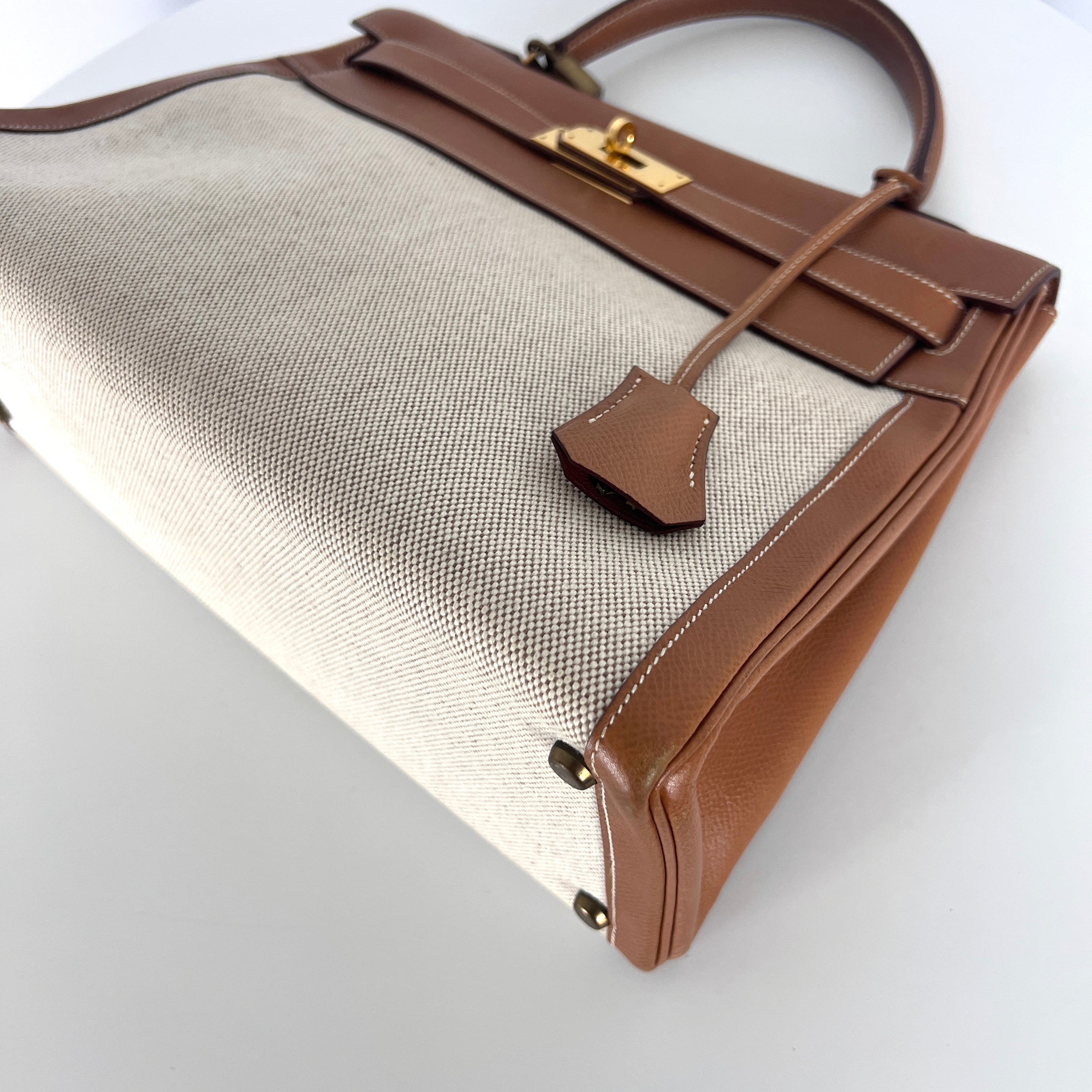 Sac à main HERMÈS Kelly 32 retourné en toile et cuir Gold Courchevel