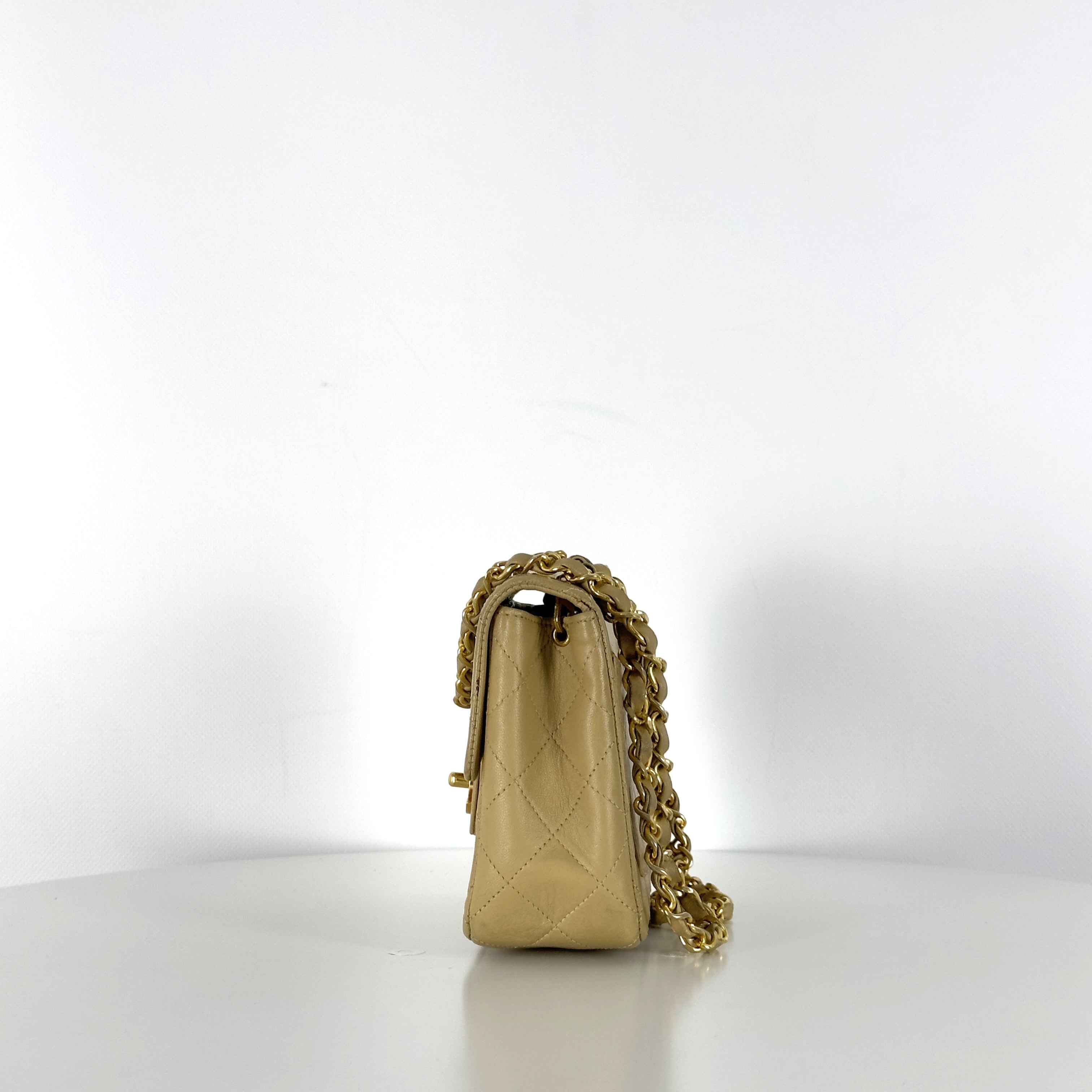 Sac à main CHANEL Timeless Classique Mini Single Flap cuir d'agneau beige
