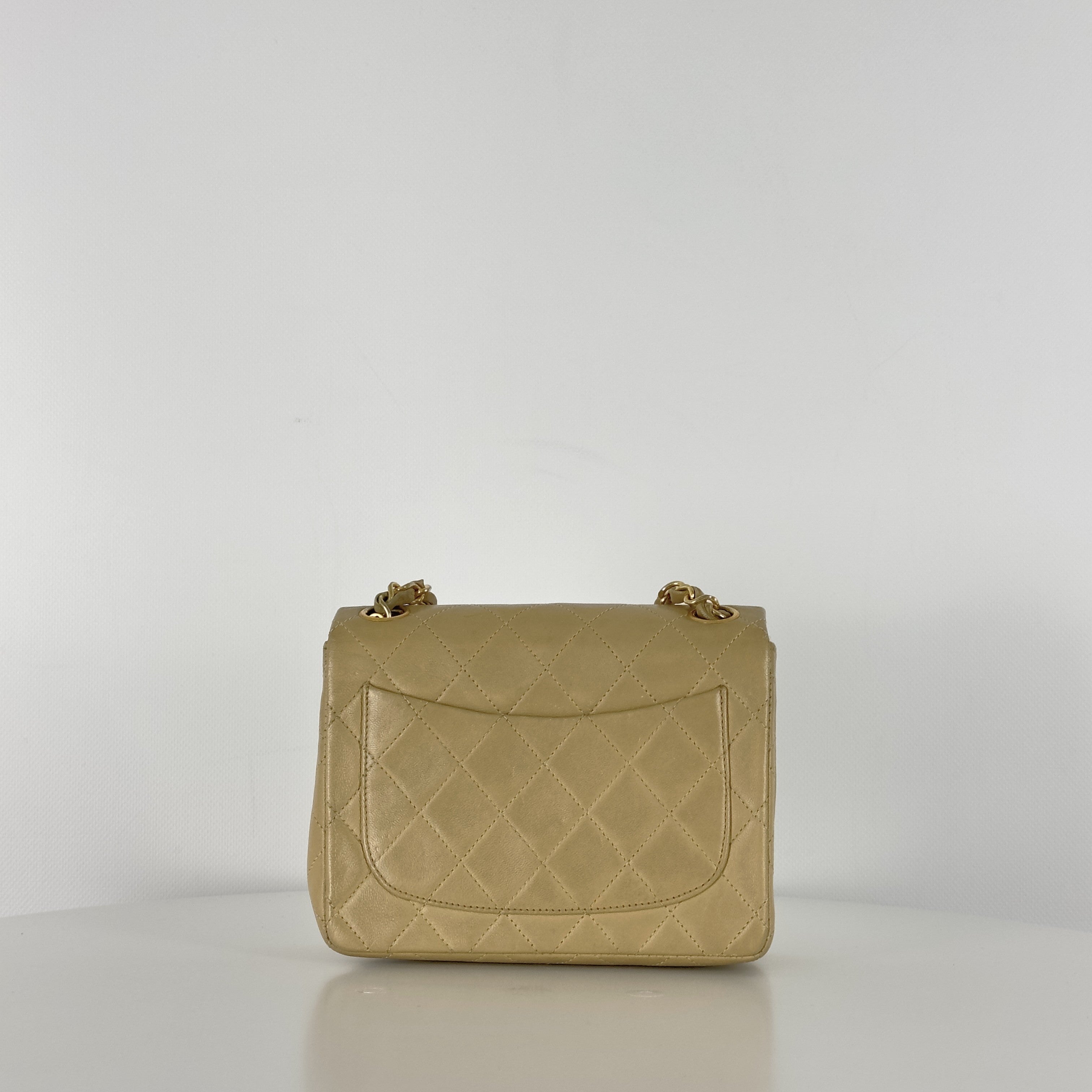 Sac à main CHANEL Timeless Classique Mini Single Flap cuir d'agneau beige
