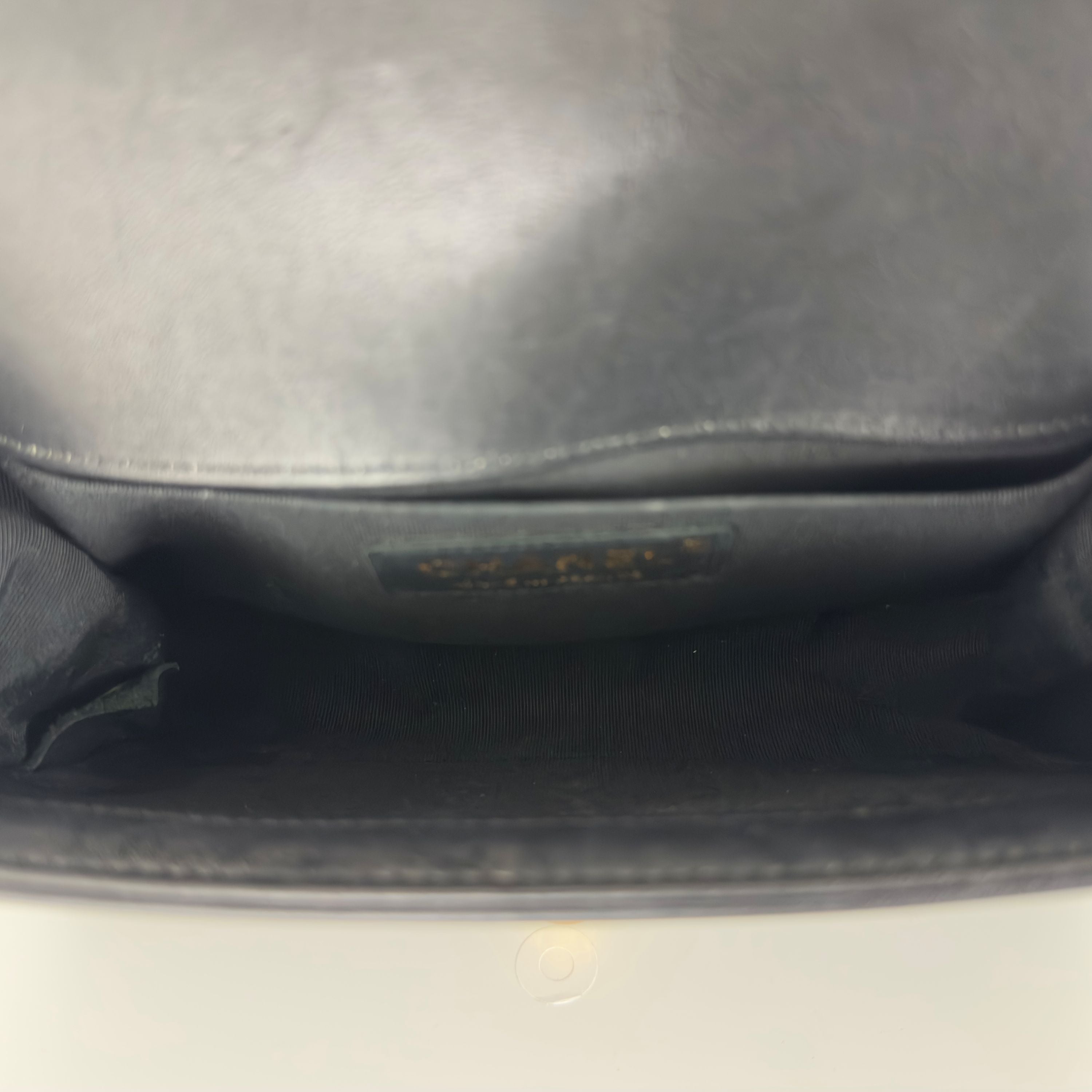 Sac à main CHANEL Boy Chevron cuir d'agneau noir