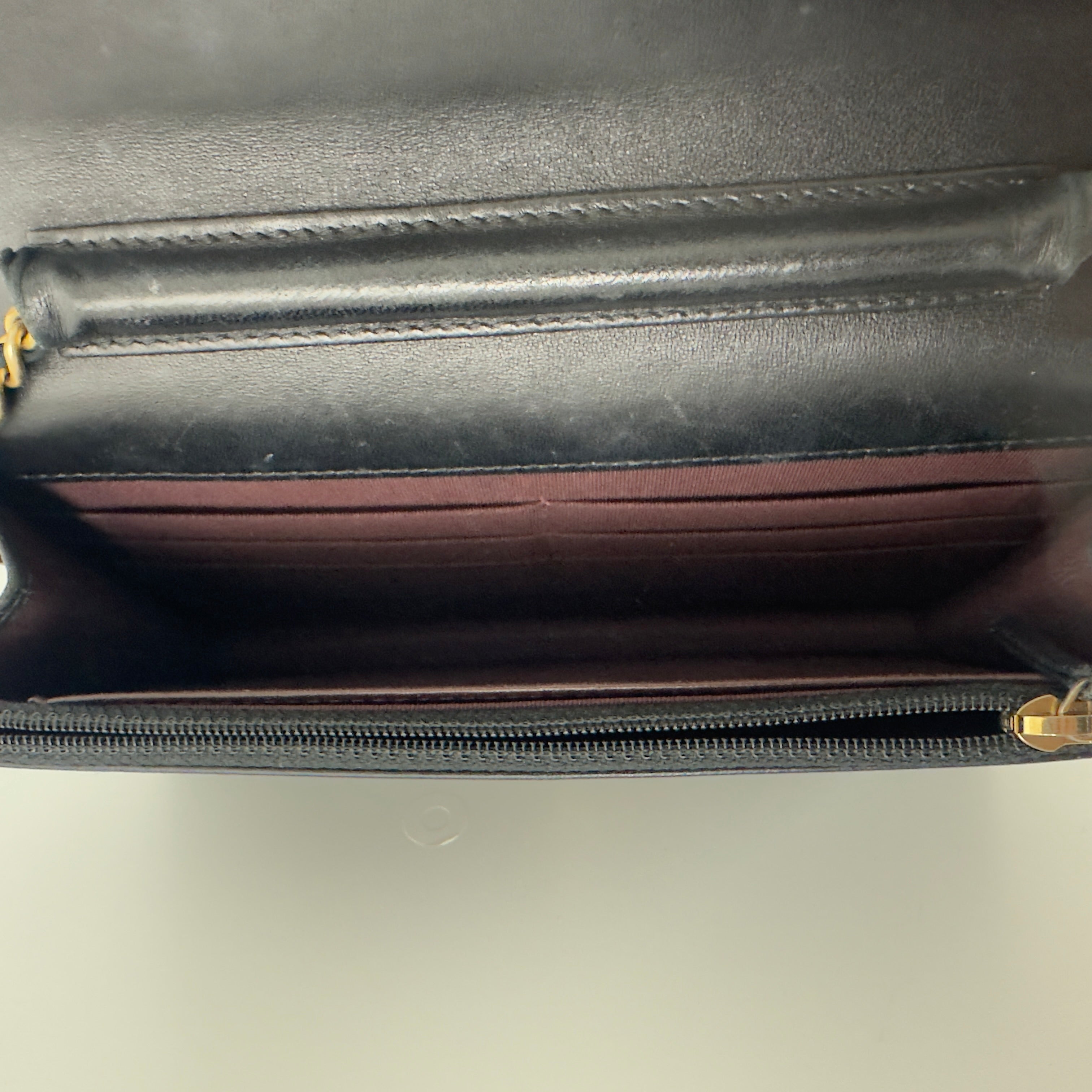 Sac à main CHANEL Wallet on Chain Chevron cuir d'agneau noir