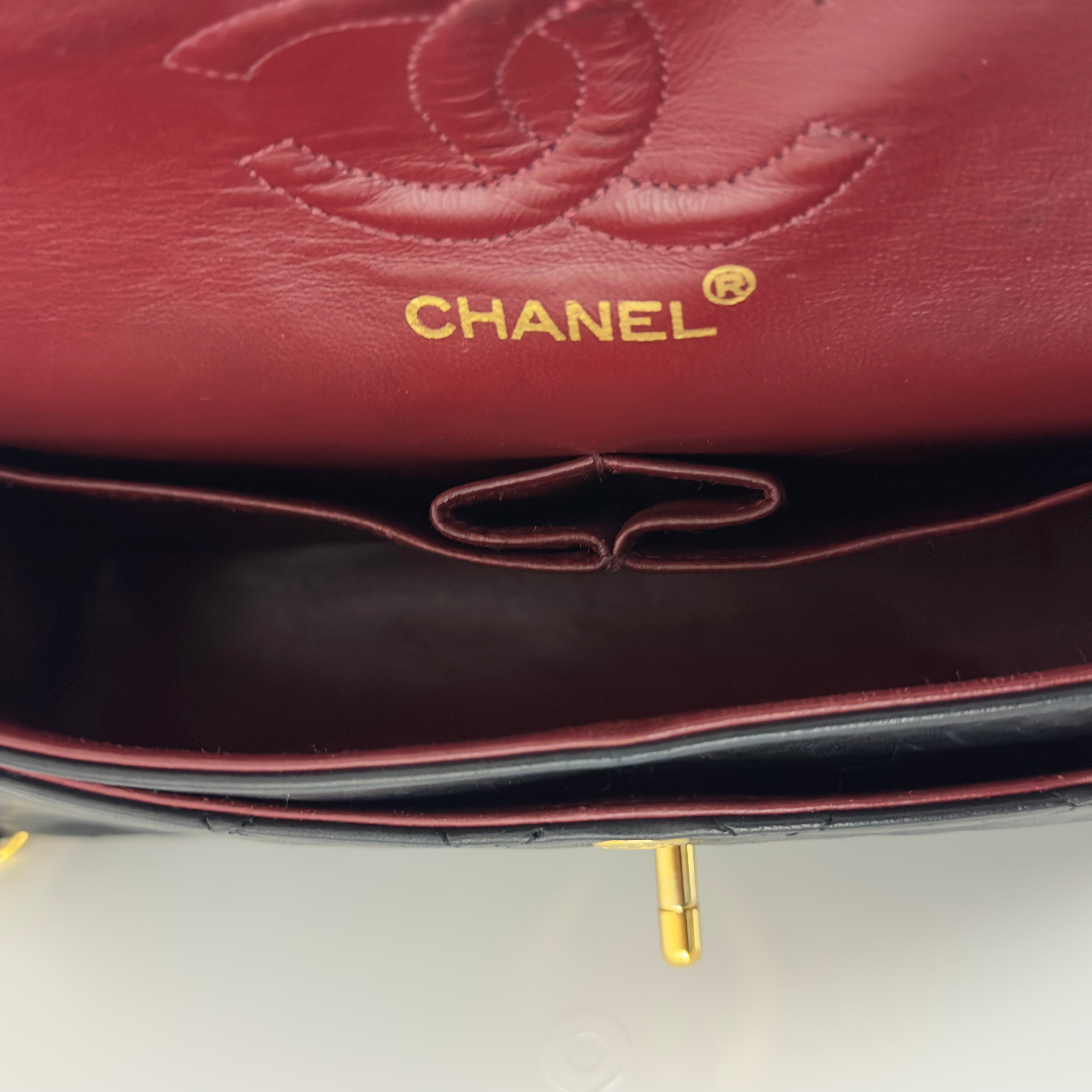 Sac à main CHANEL Timeless Classique Small Double Flap cuir d'agneau noir