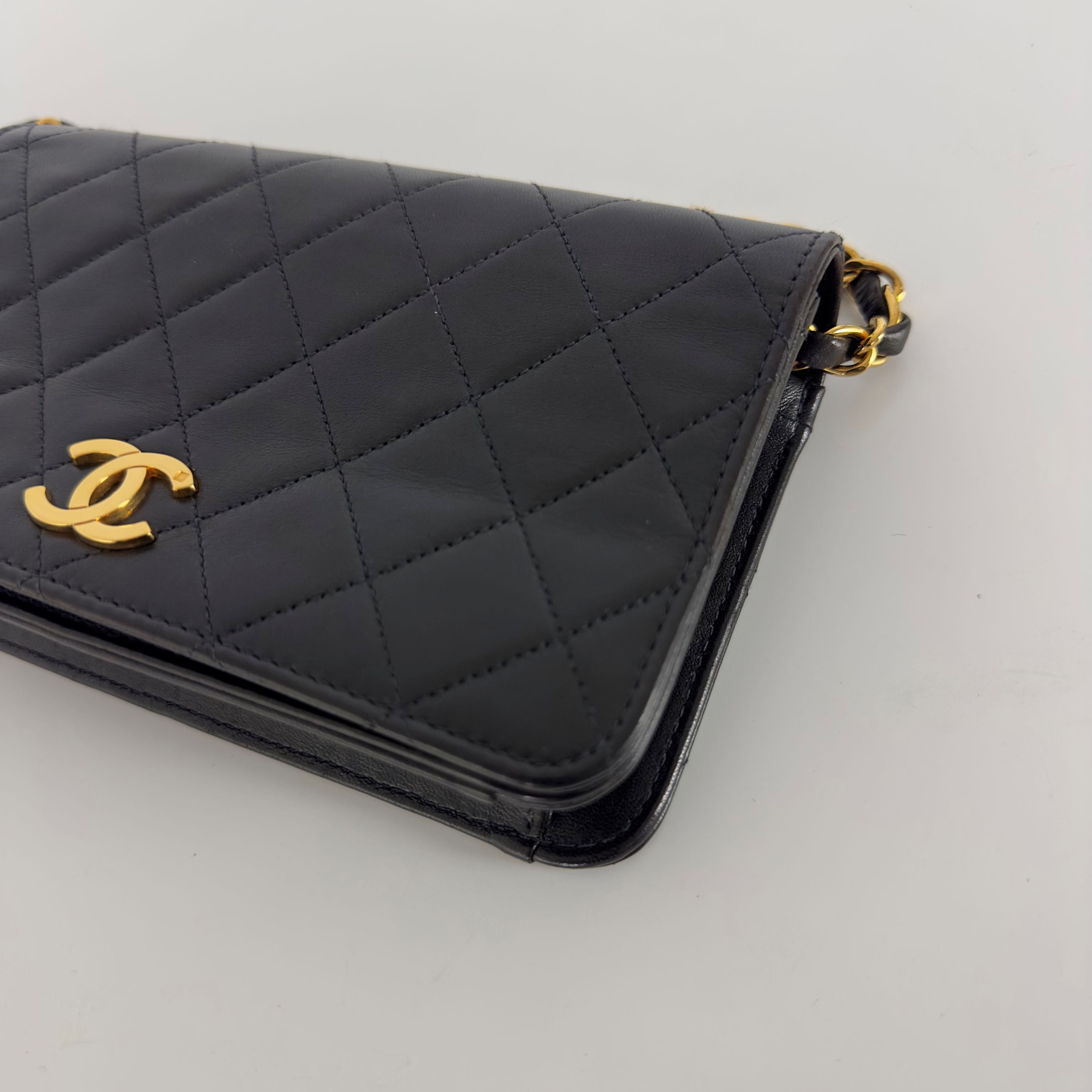 Sac à main CHANEL Timeless WOC Mini cuir d'agneau noir