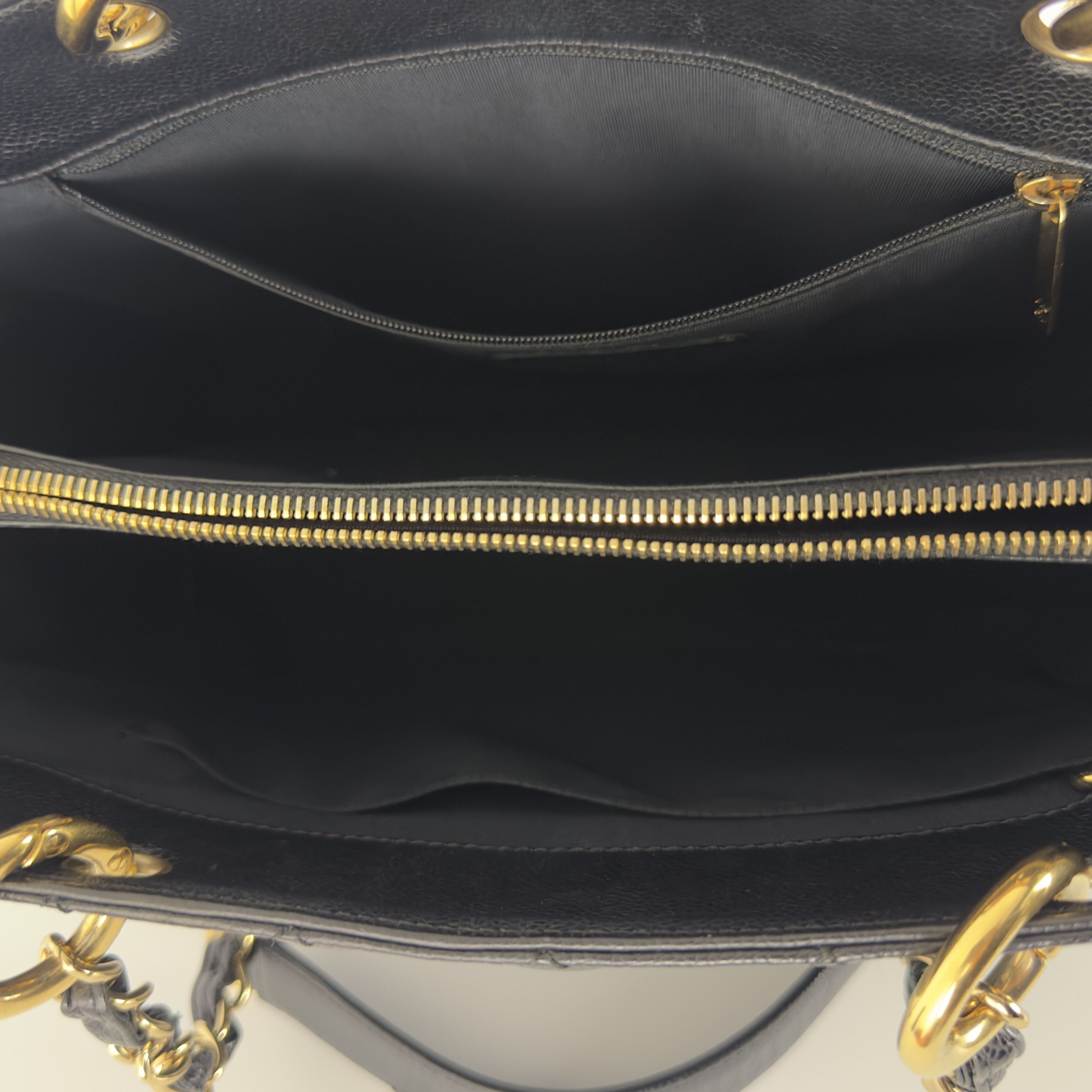 Sac à main CHANEL Grand Shopping Tote cuir caviar noir