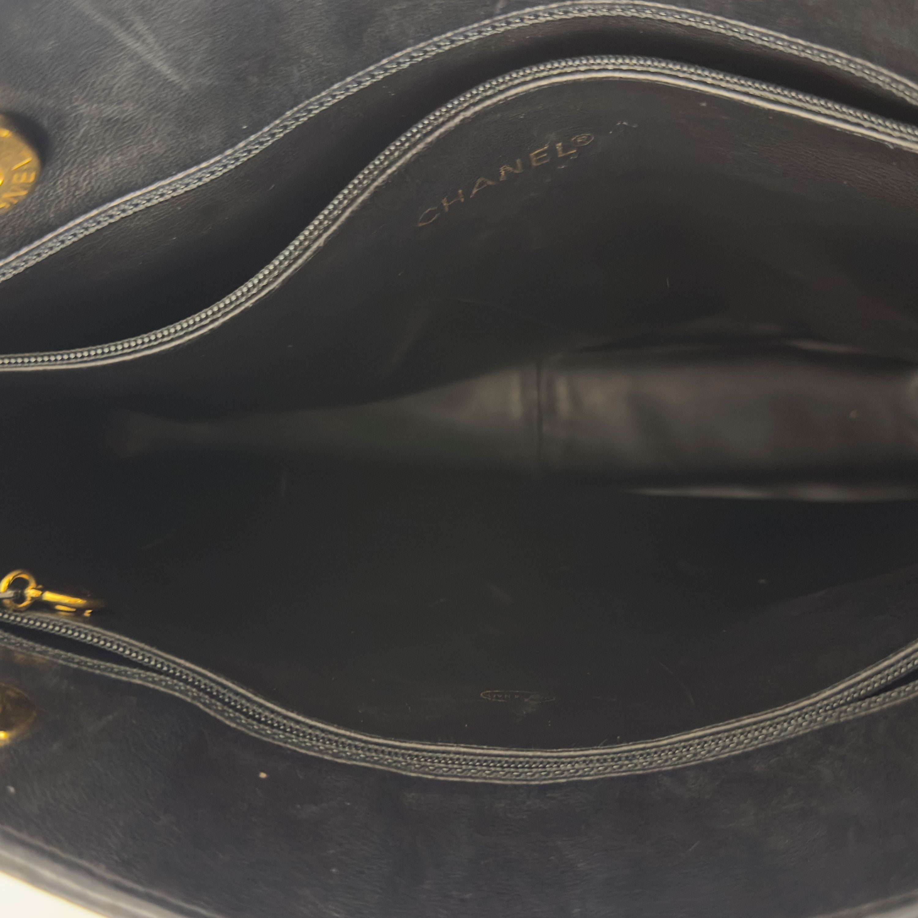 Sac à main CHANEL Tote Matelassé Chain cuir d'agneau noir