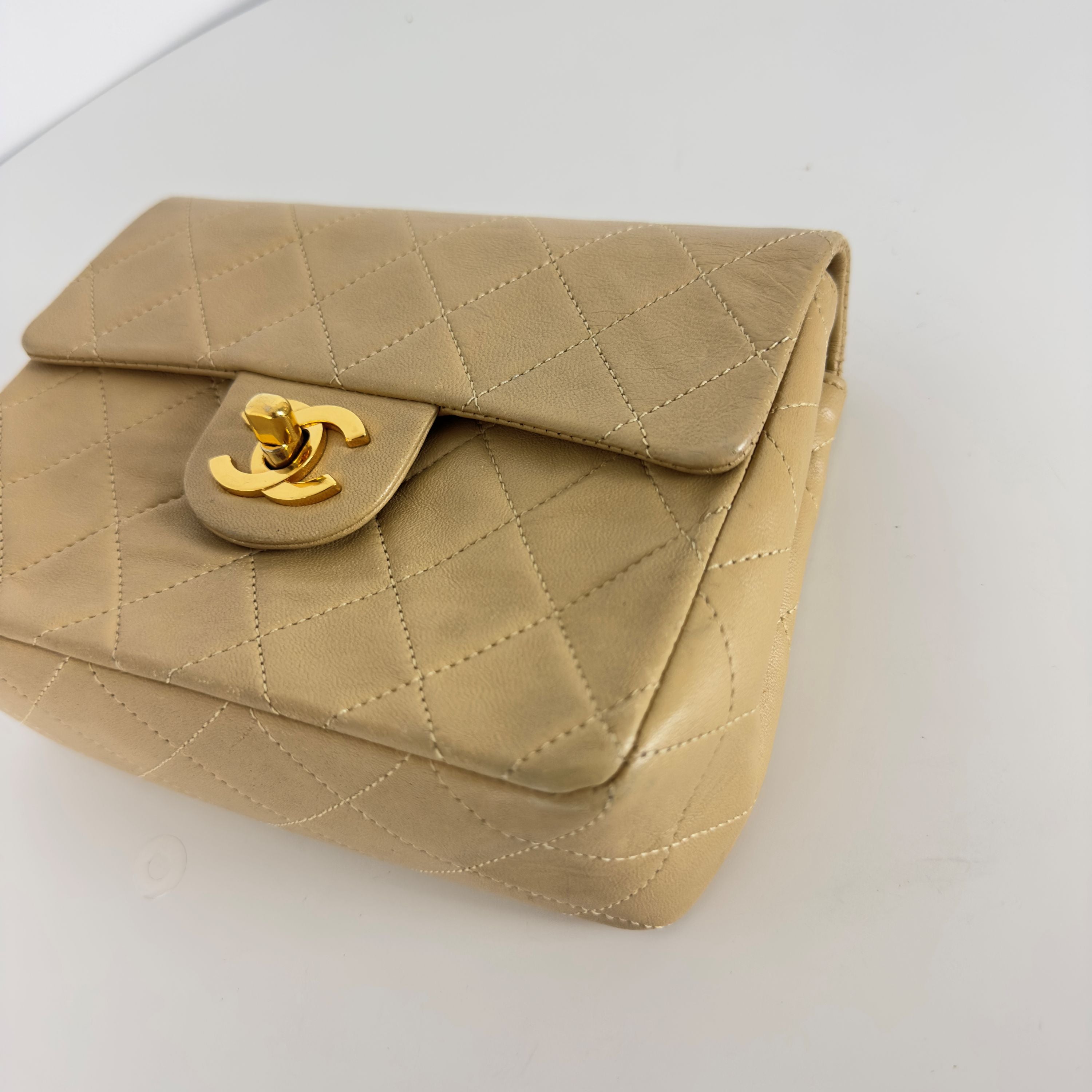 Sac à main CHANEL Timeless Classique Mini Single Flap cuir d'agneau beige