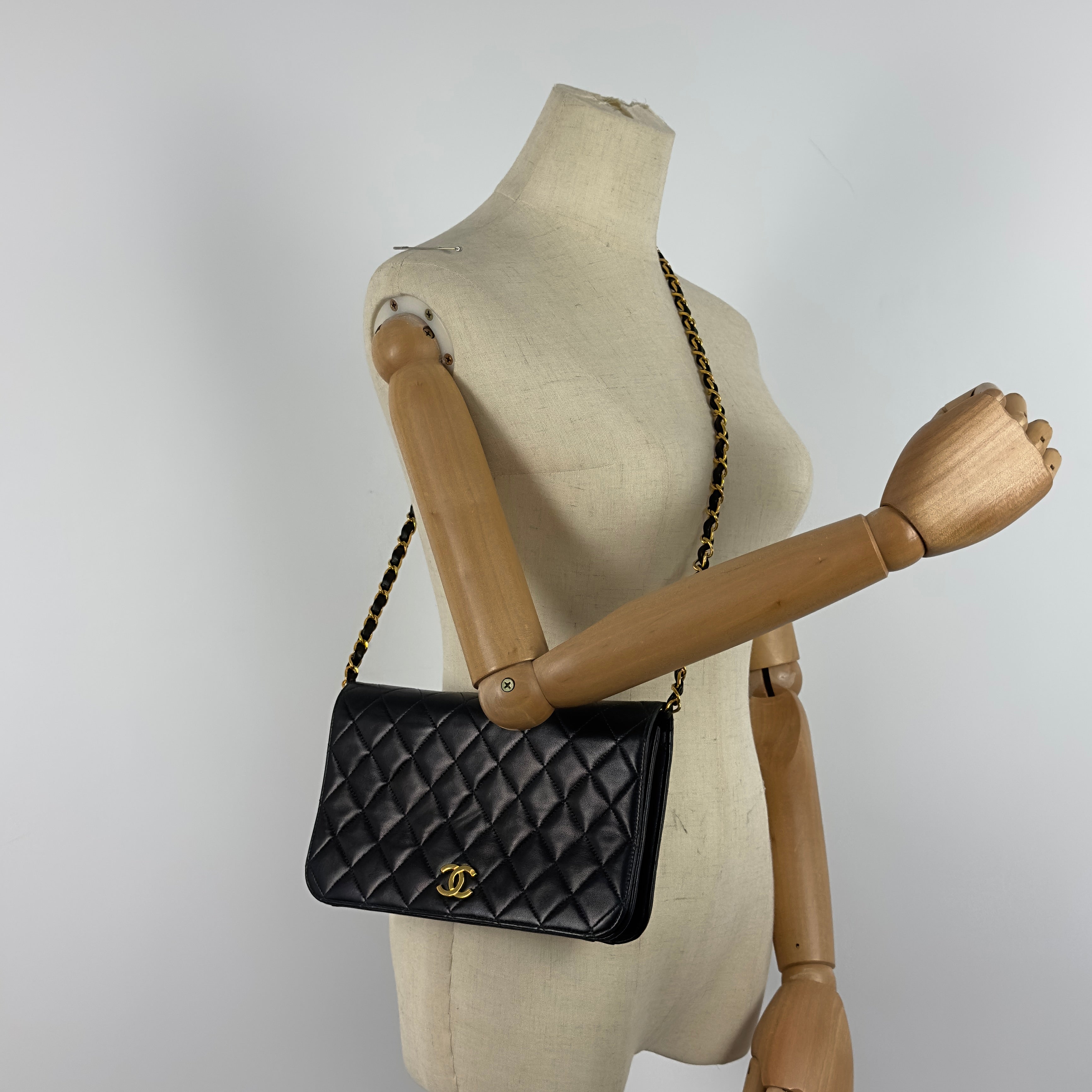 Sac à main CHANEL Timeless WOC Small cuir d'agneau noir