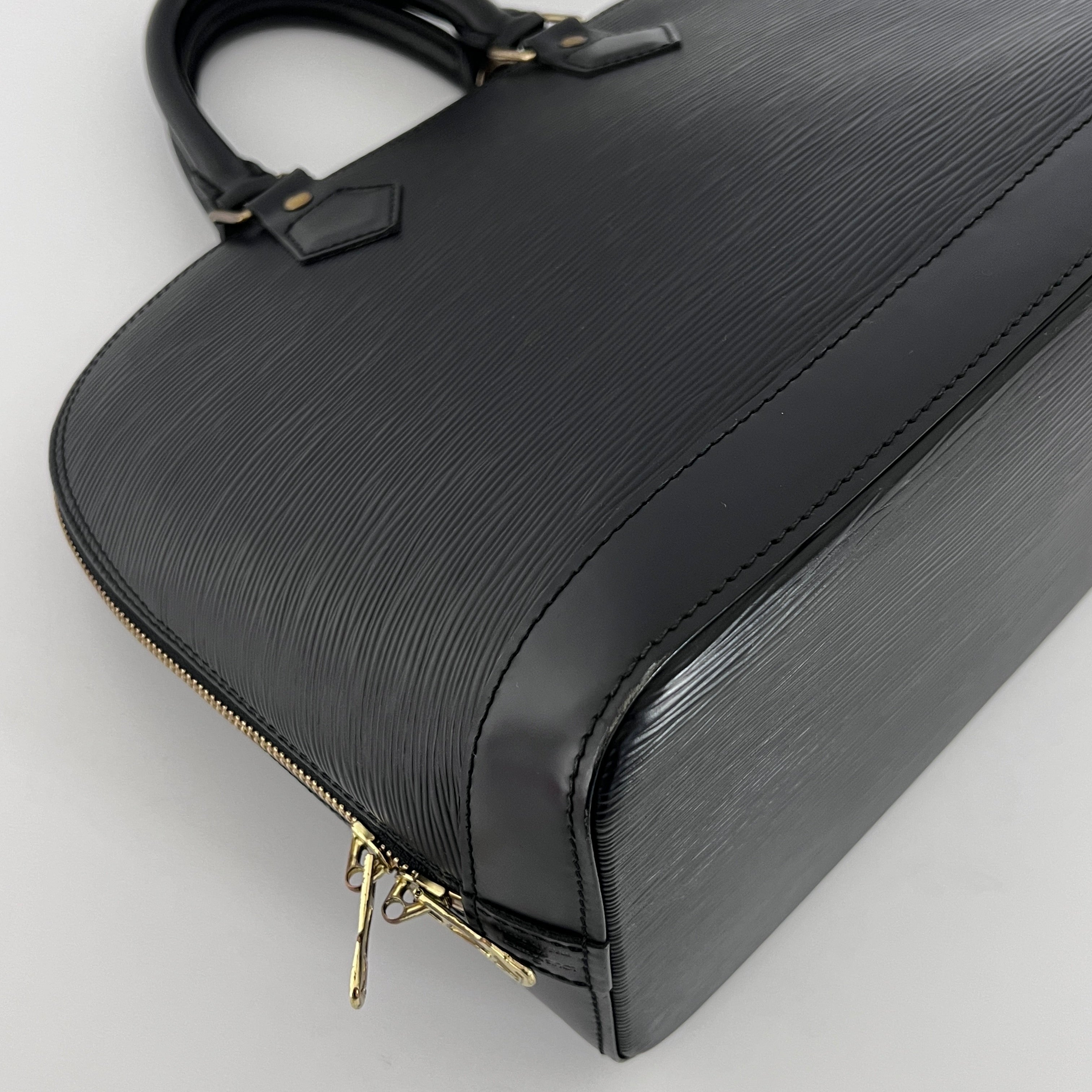 LOUIS VUITTON Alma PM handbag in black Epi leather