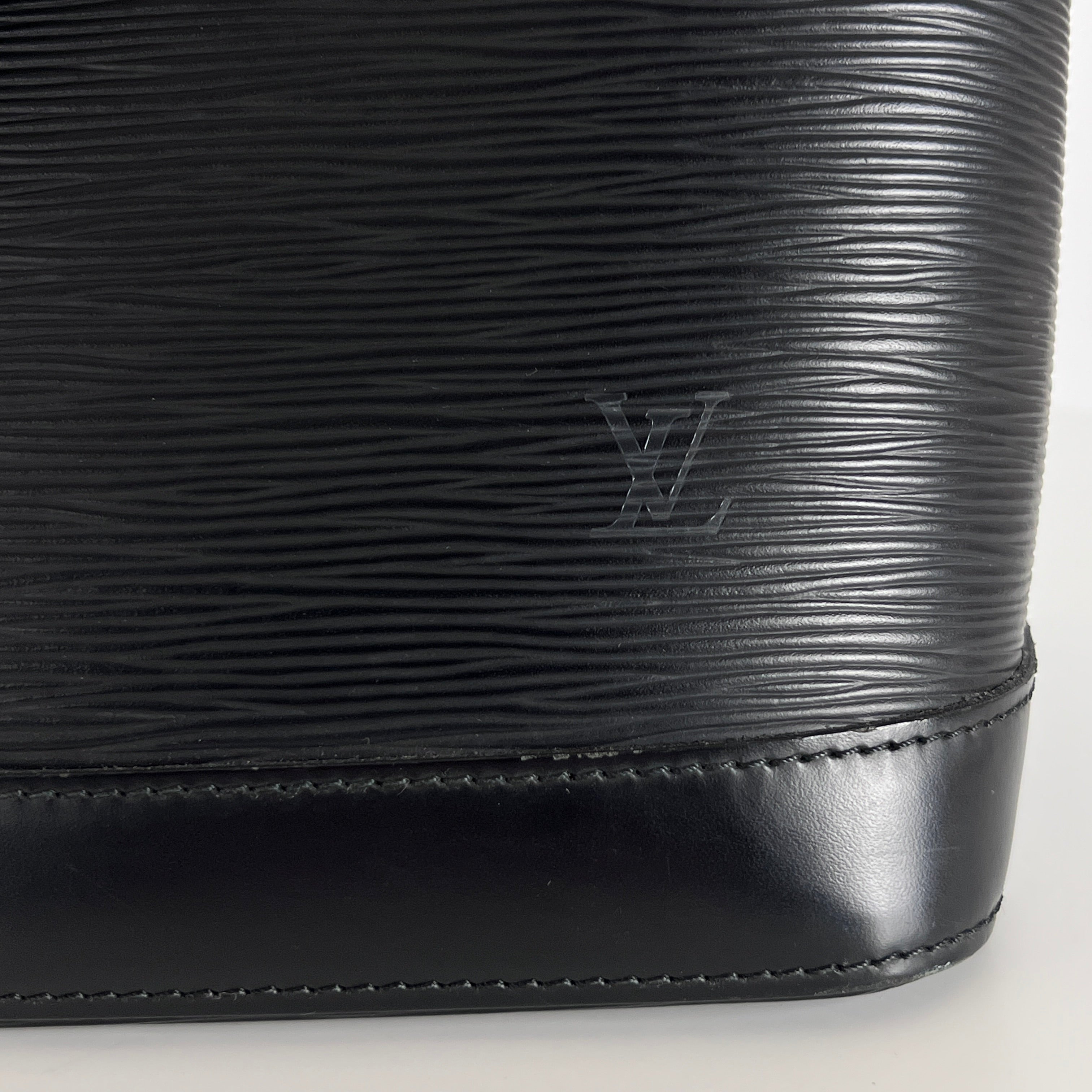 LOUIS VUITTON Alma PM handbag in black Epi leather