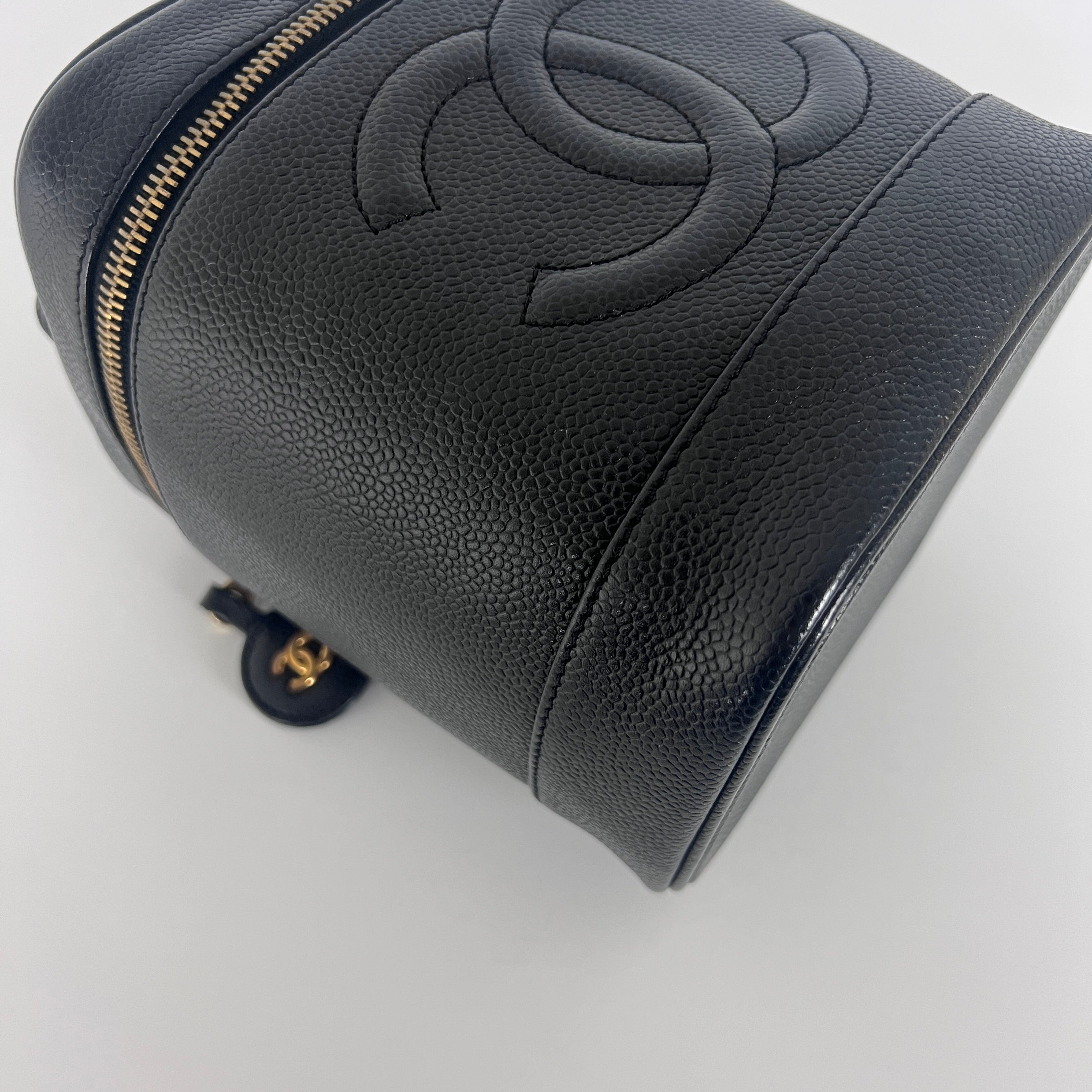 Vanity Case CHANEL CC en cuir caviar noir