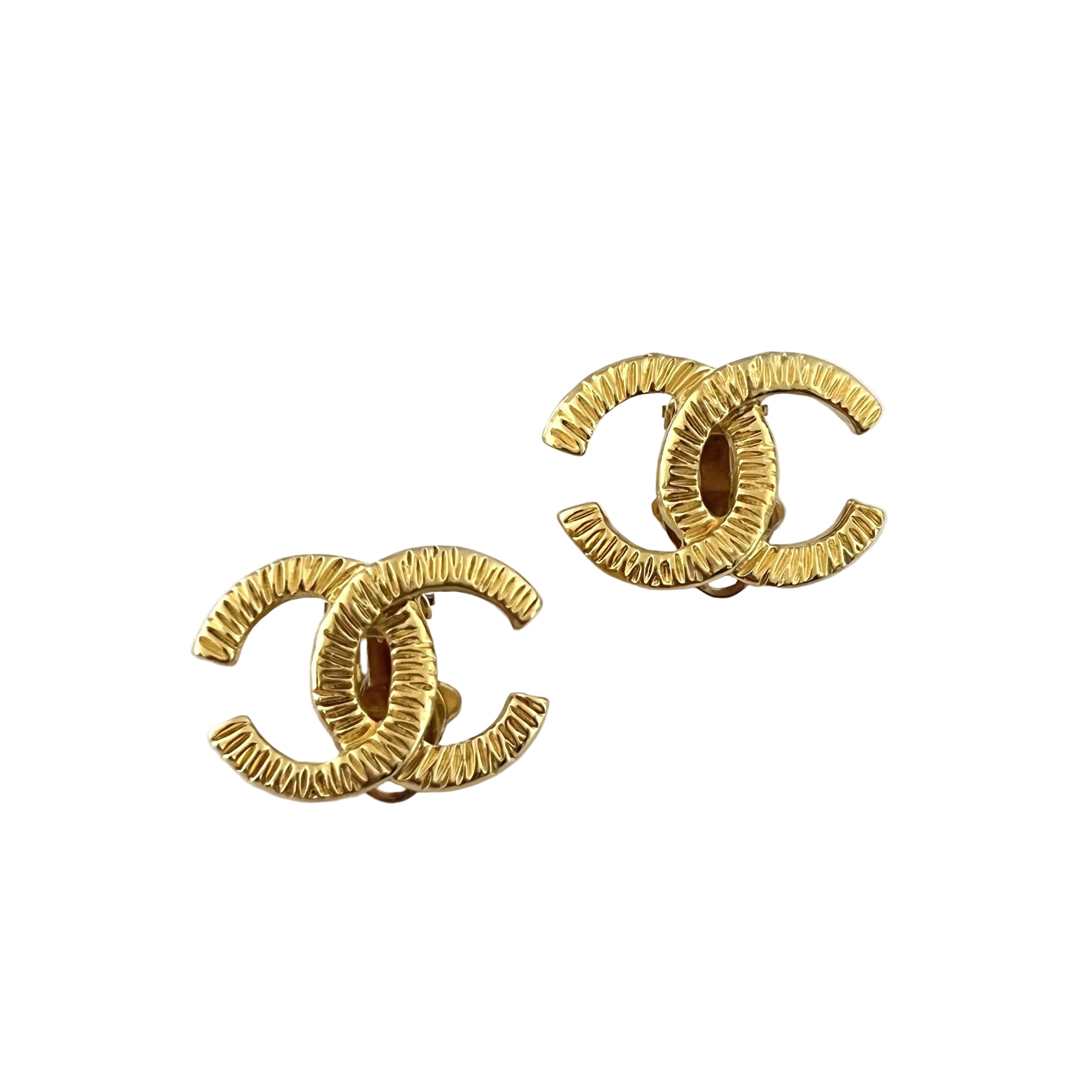 Boucles d'oreilles CHANEL CC Clip On