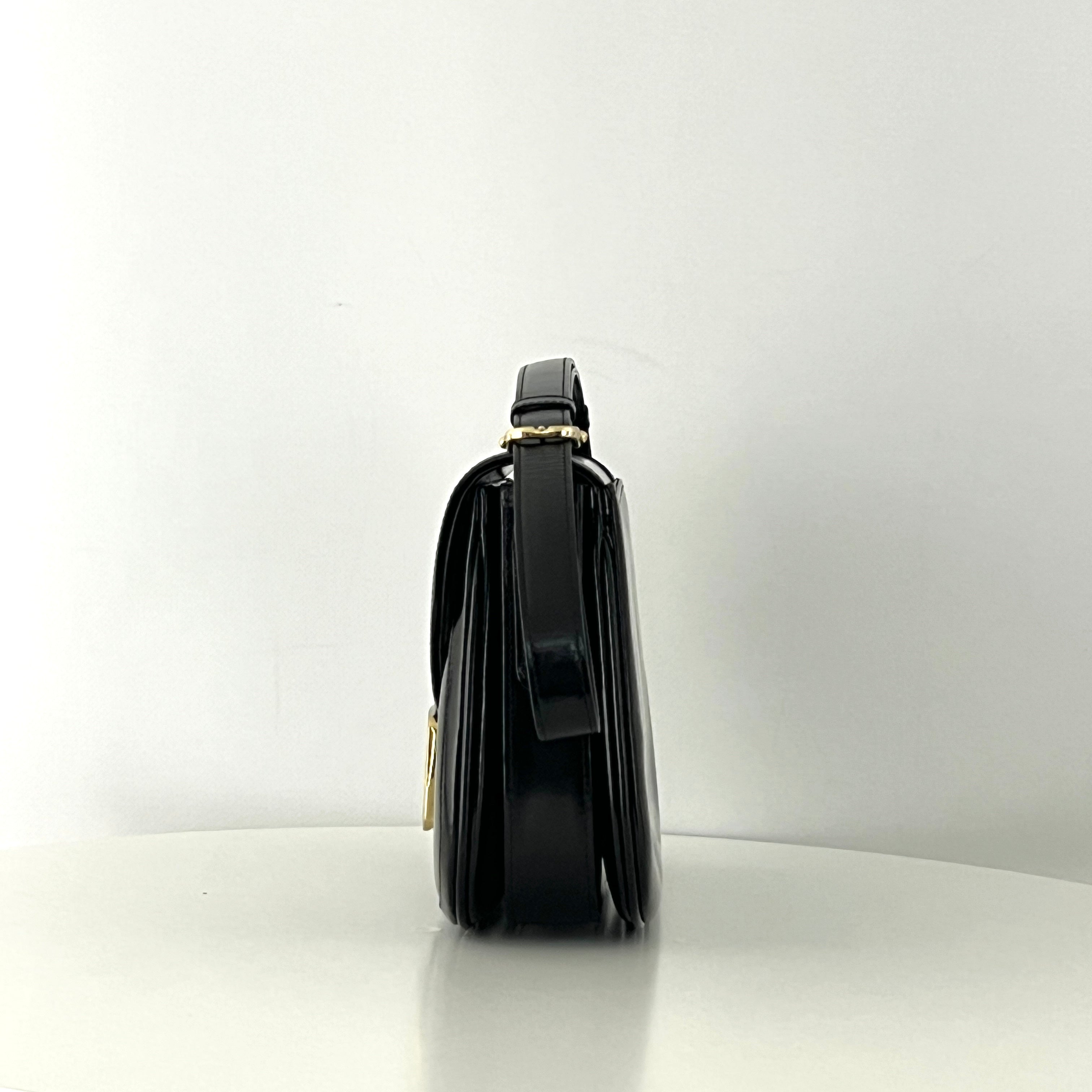 Sac à main CELINE Triomphe cuir noir