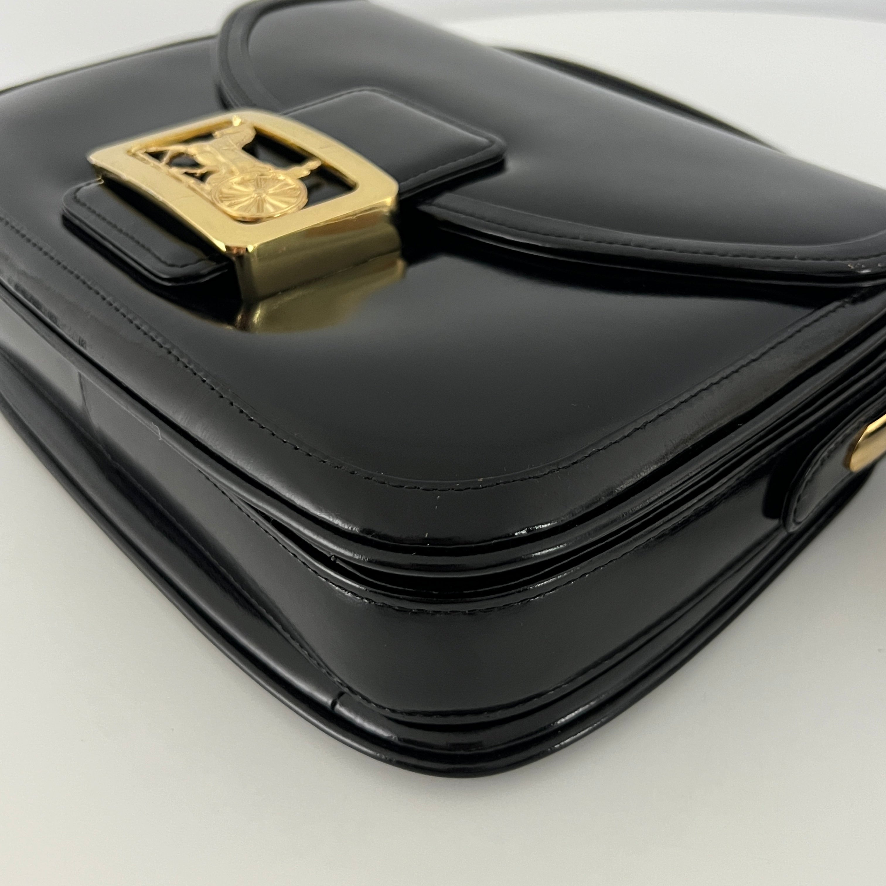 Sac à main CELINE Triomphe cuir noir