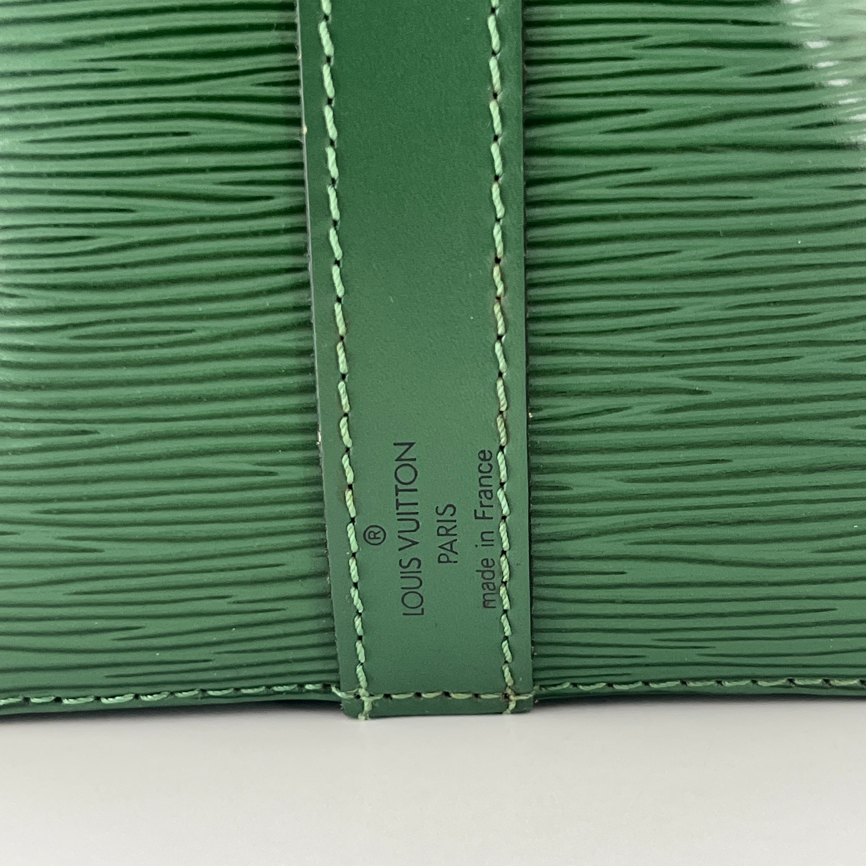 Sac à main LOUIS VUITTON Noé Petit cuir épi vert