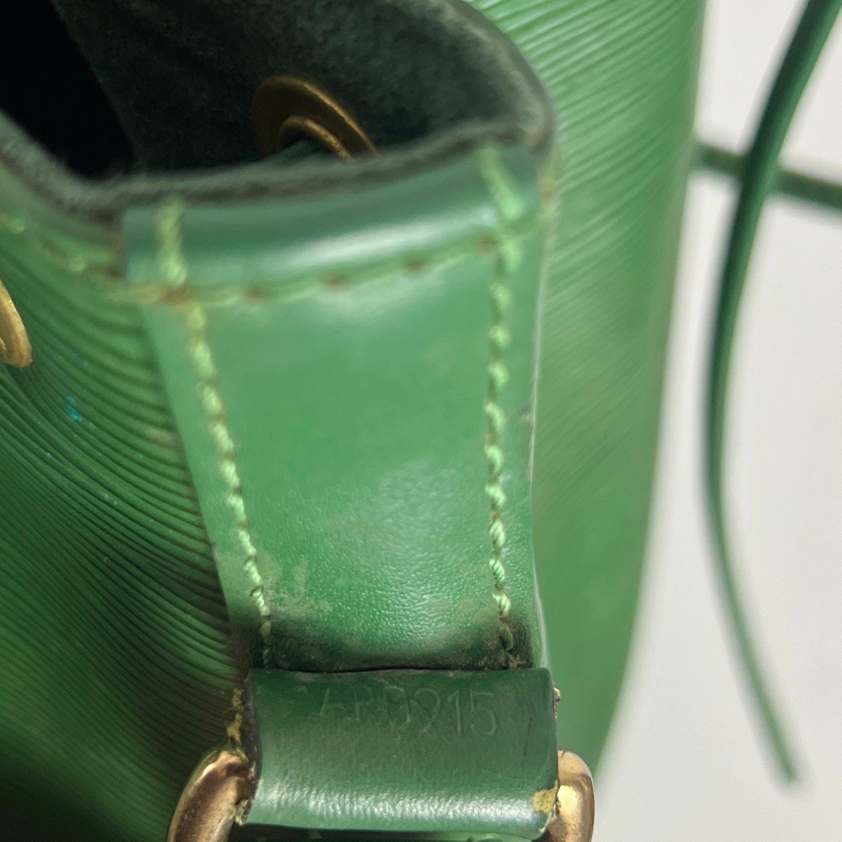 Sac à main LOUIS VUITTON Noé Petit cuir épi vert
