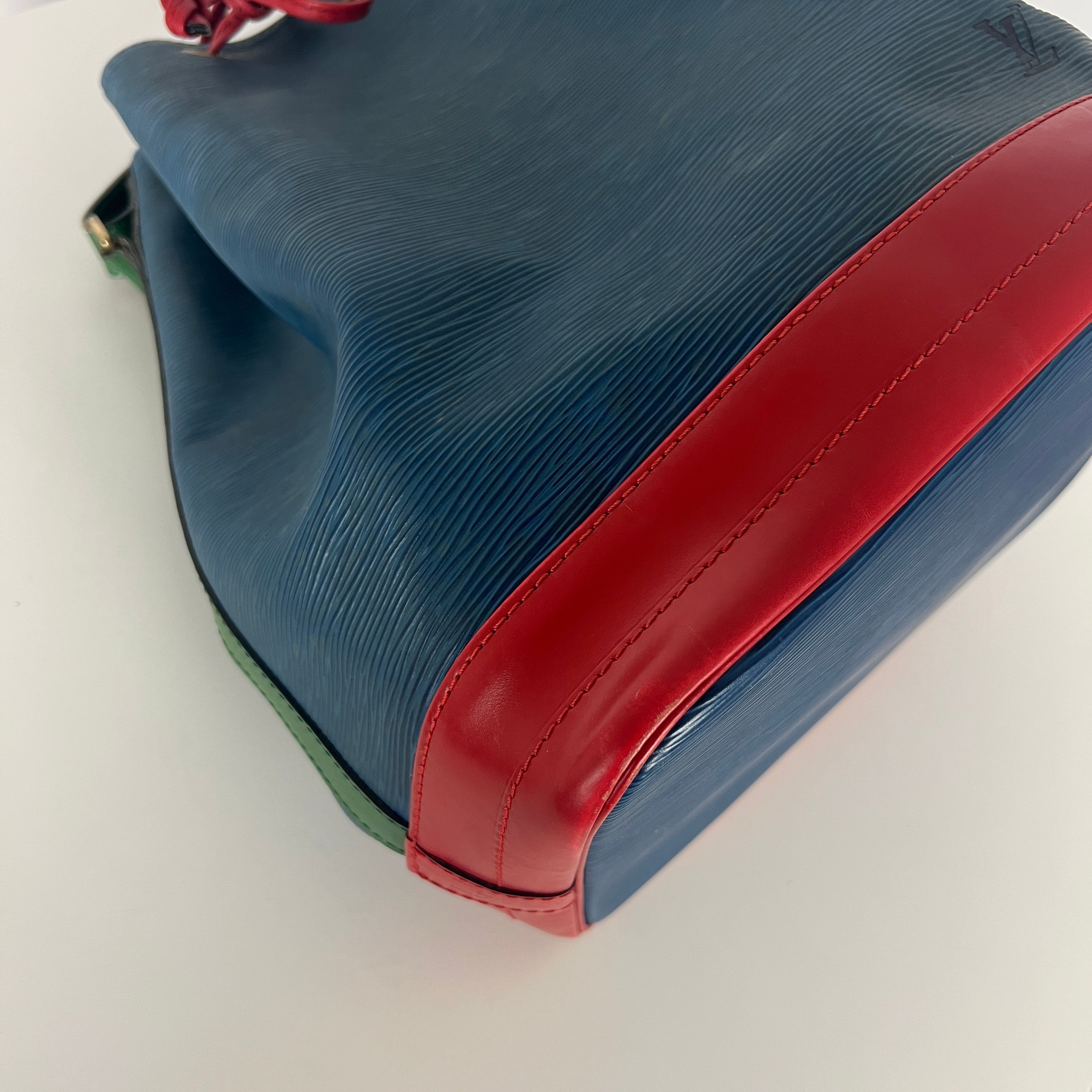 LOUIS VUITTON Noé handbag, large tricolor Epi leather