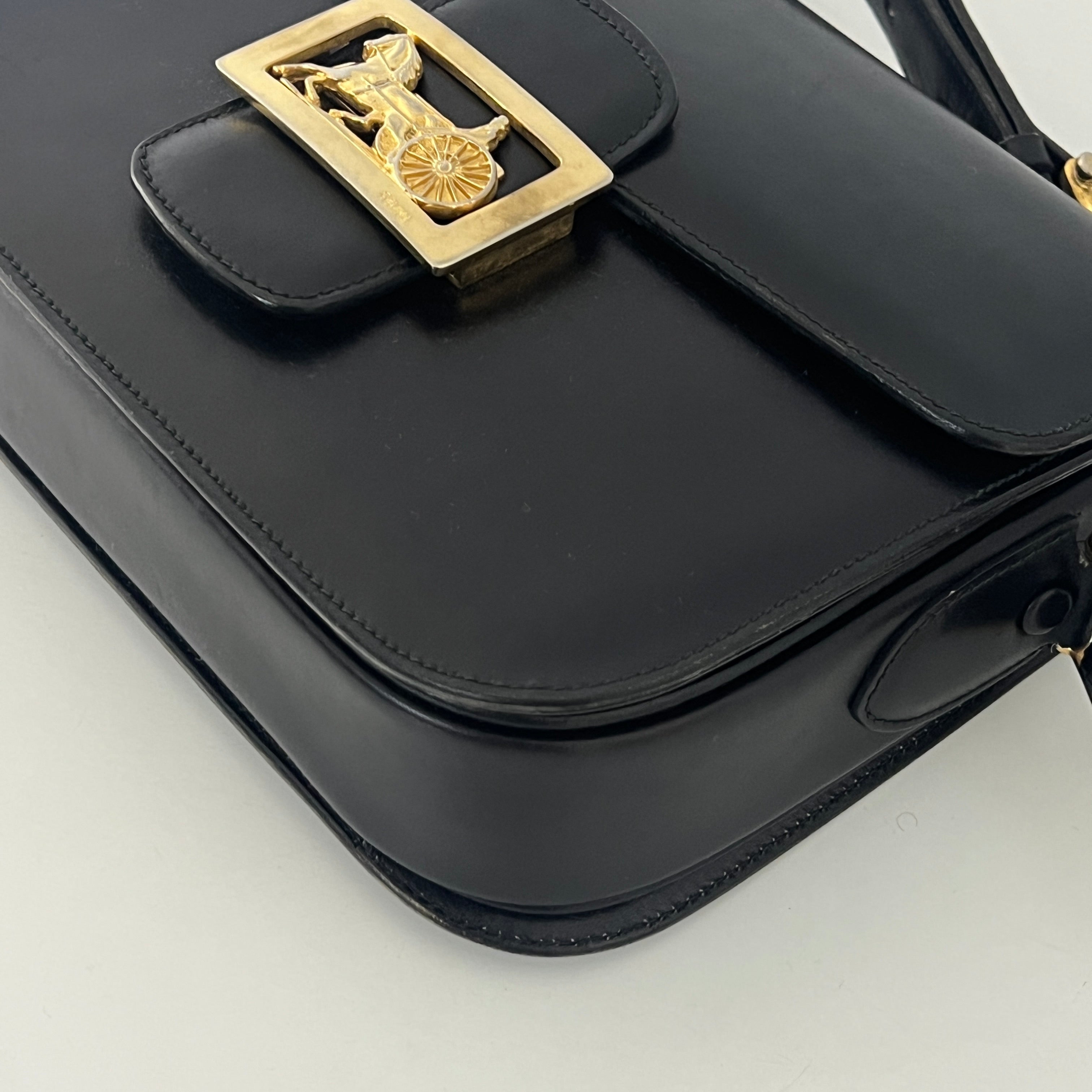 Sac à main CELINE Triomphe cuir noir