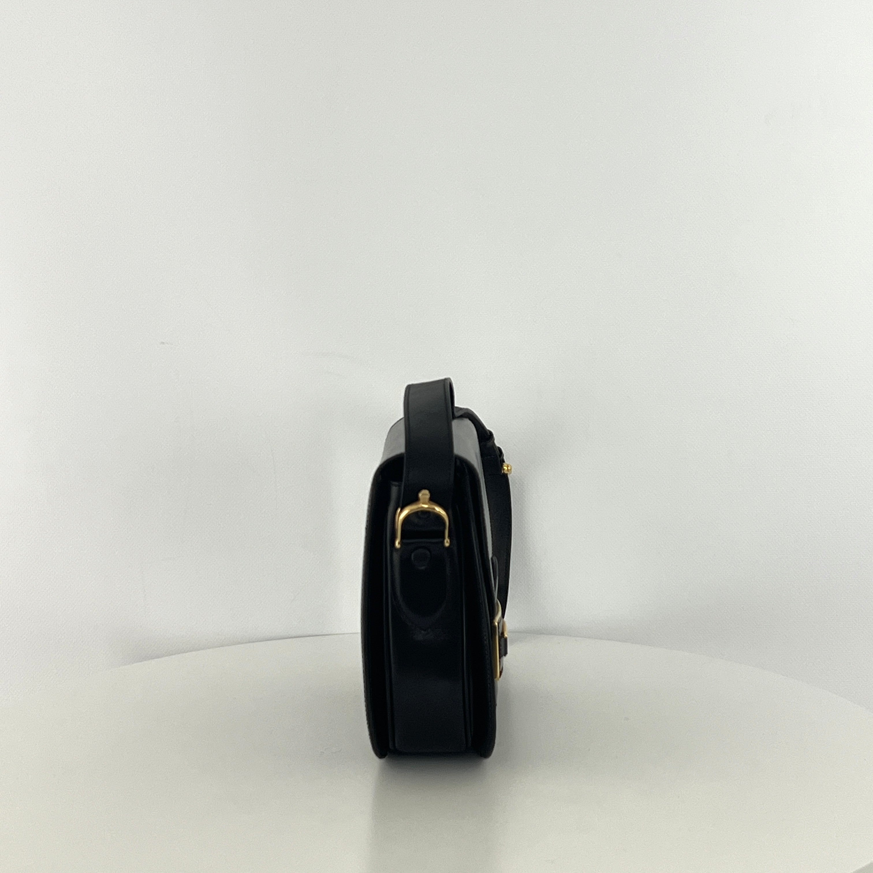 Sac à main CELINE Triomphe cuir noir