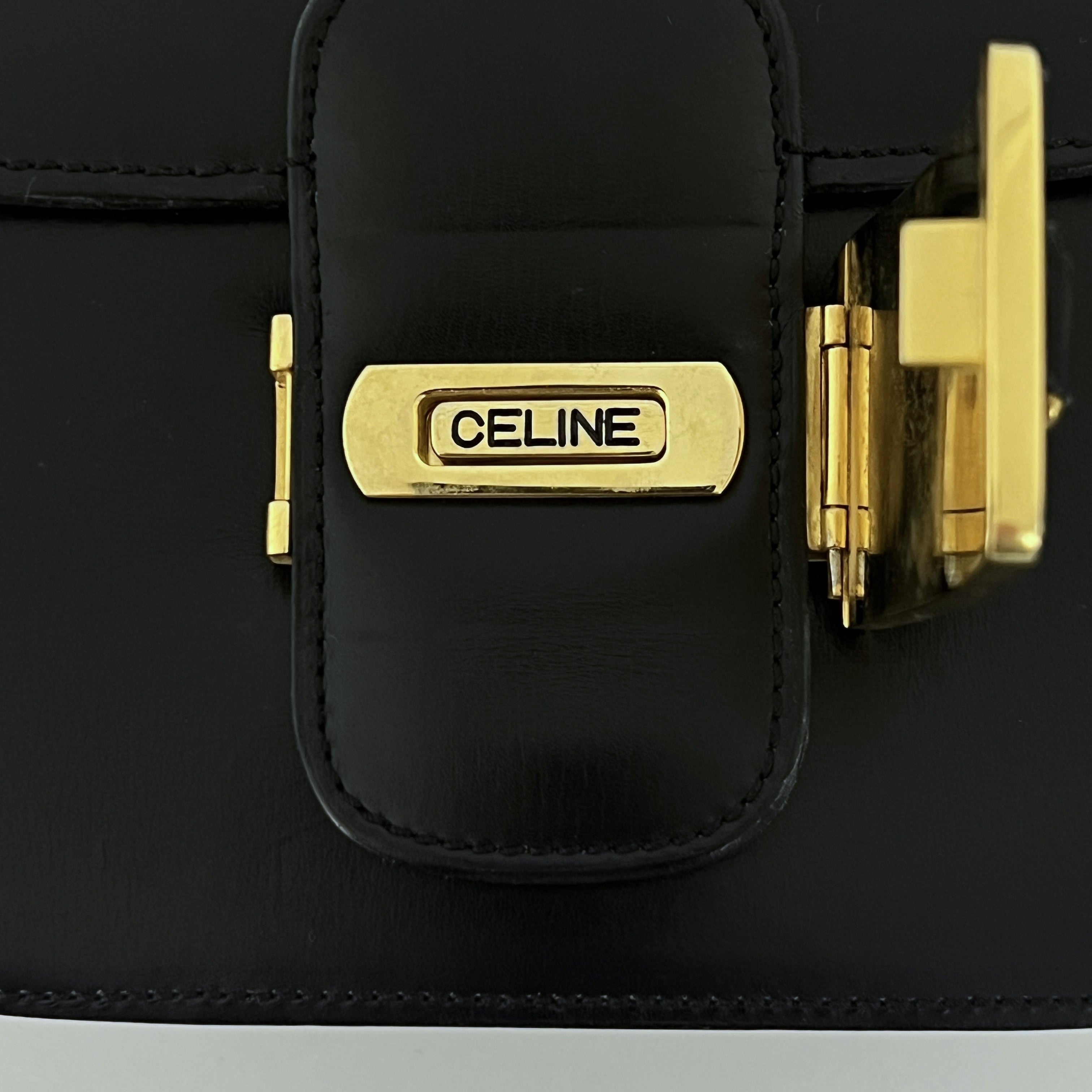 Sac à main CELINE Triomphe cuir noir
