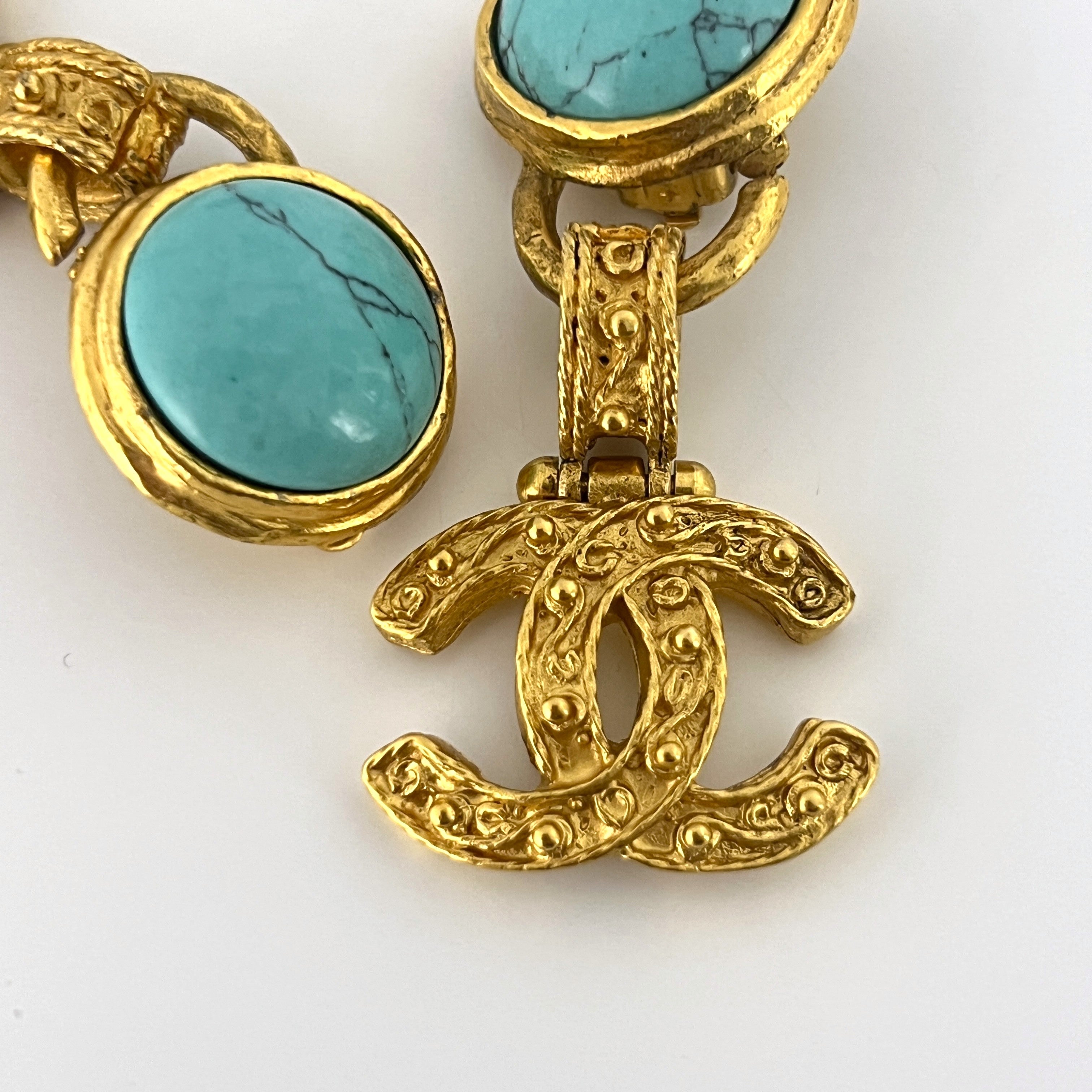 Boucles d'oreilles CHANEL Turquoise CC Clip On