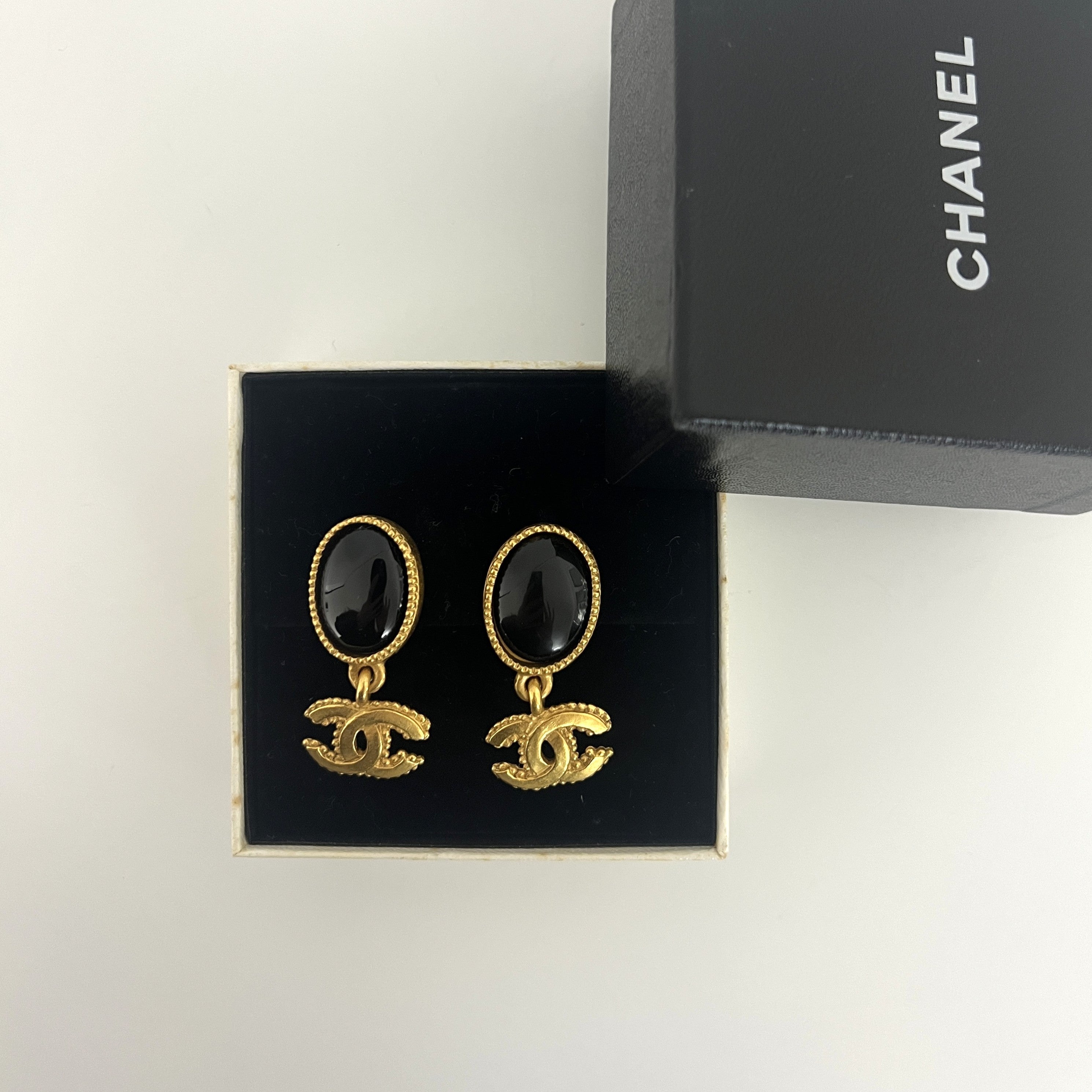 Boucles d'oreilles CHANEL CC Clip On