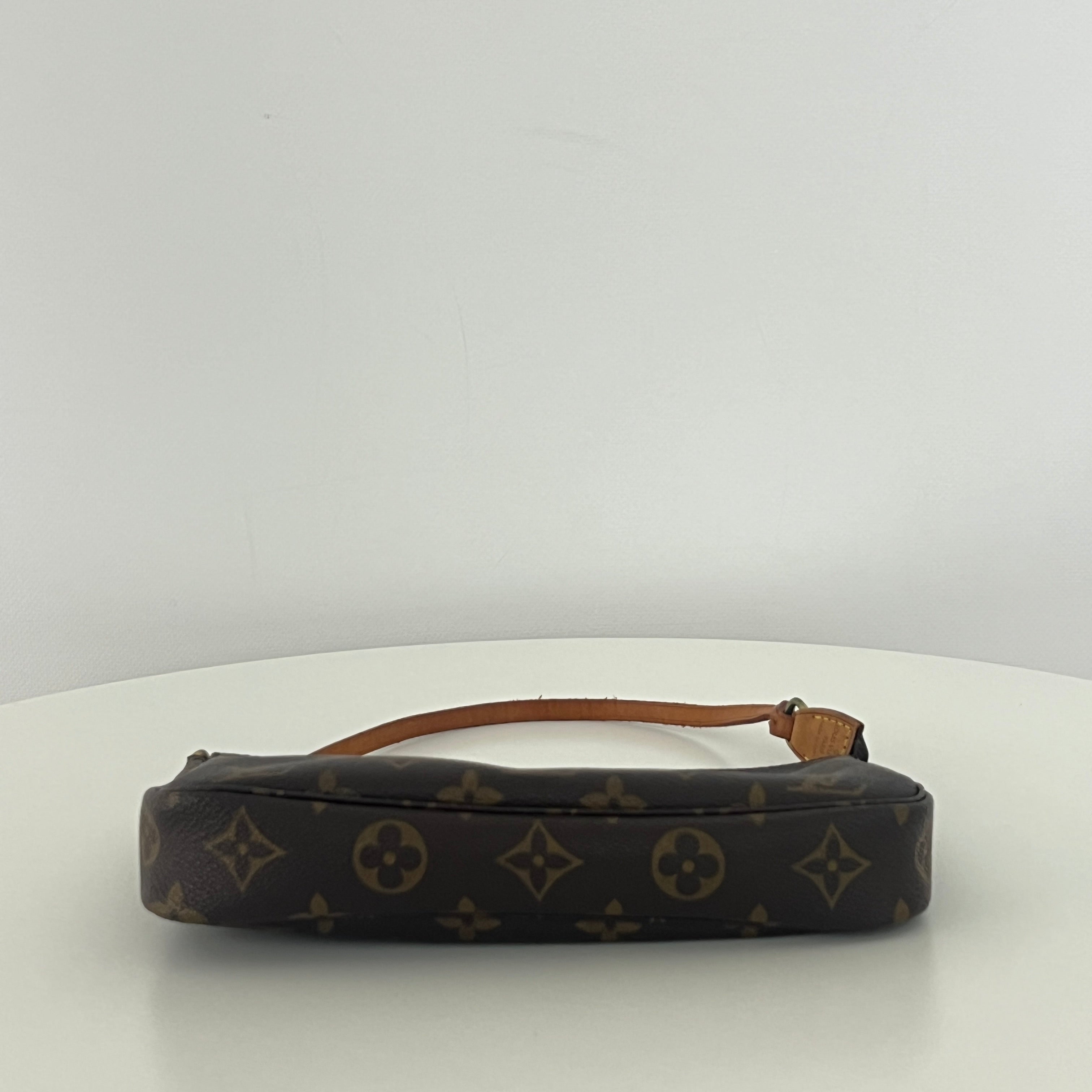 Sac à main LOUIS VUITTON Pochette Accessoires toile et cuir marron