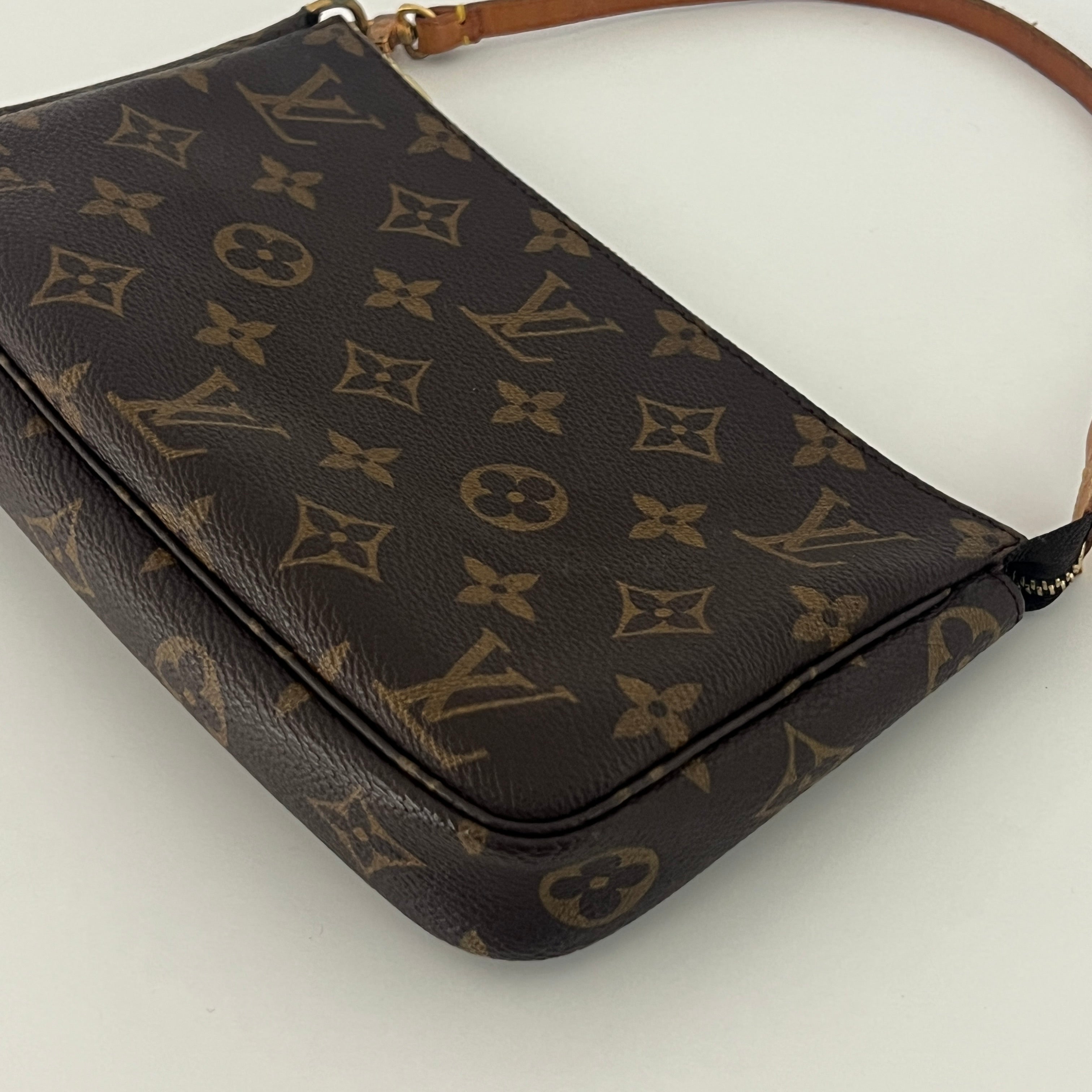 Sac à main LOUIS VUITTON Pochette Accessoires toile et cuir marron