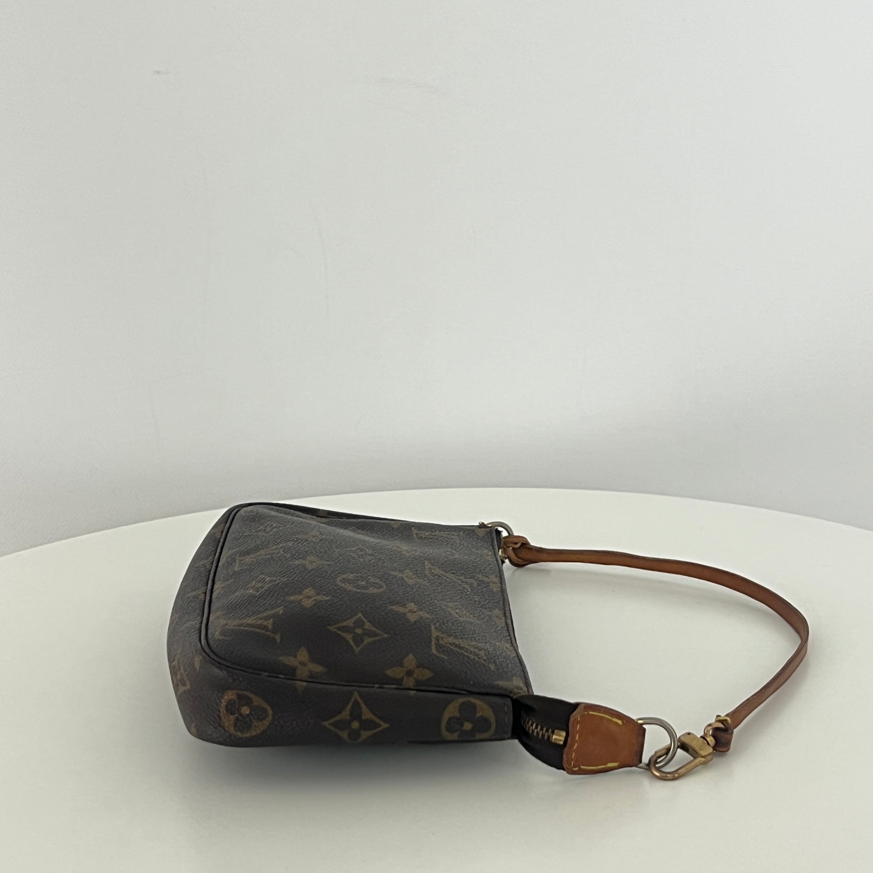 Sac à main LOUIS VUITTON Pochette Accessoires toile et cuir marron