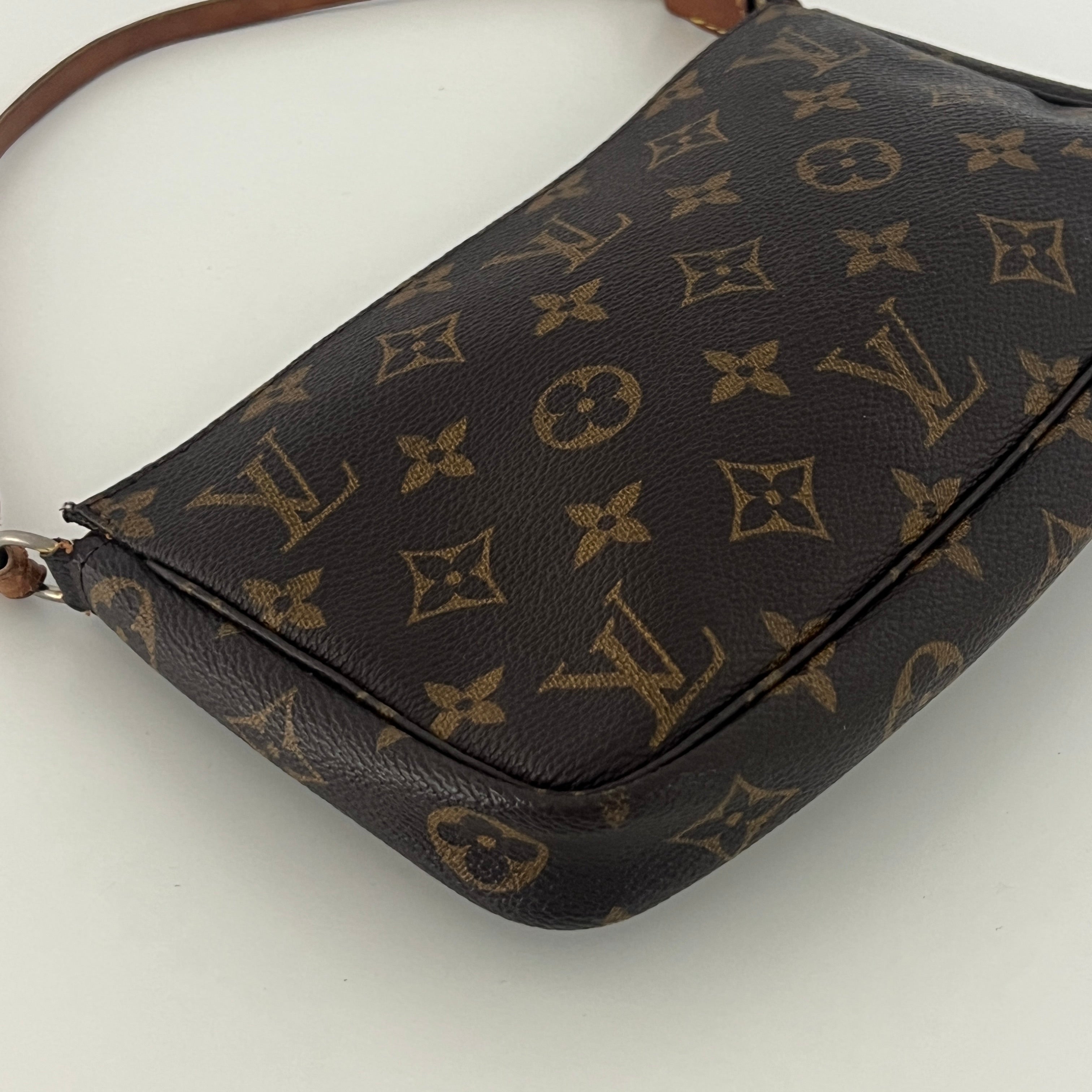 Sac à main LOUIS VUITTON Pochette Accessoires toile et cuir marron