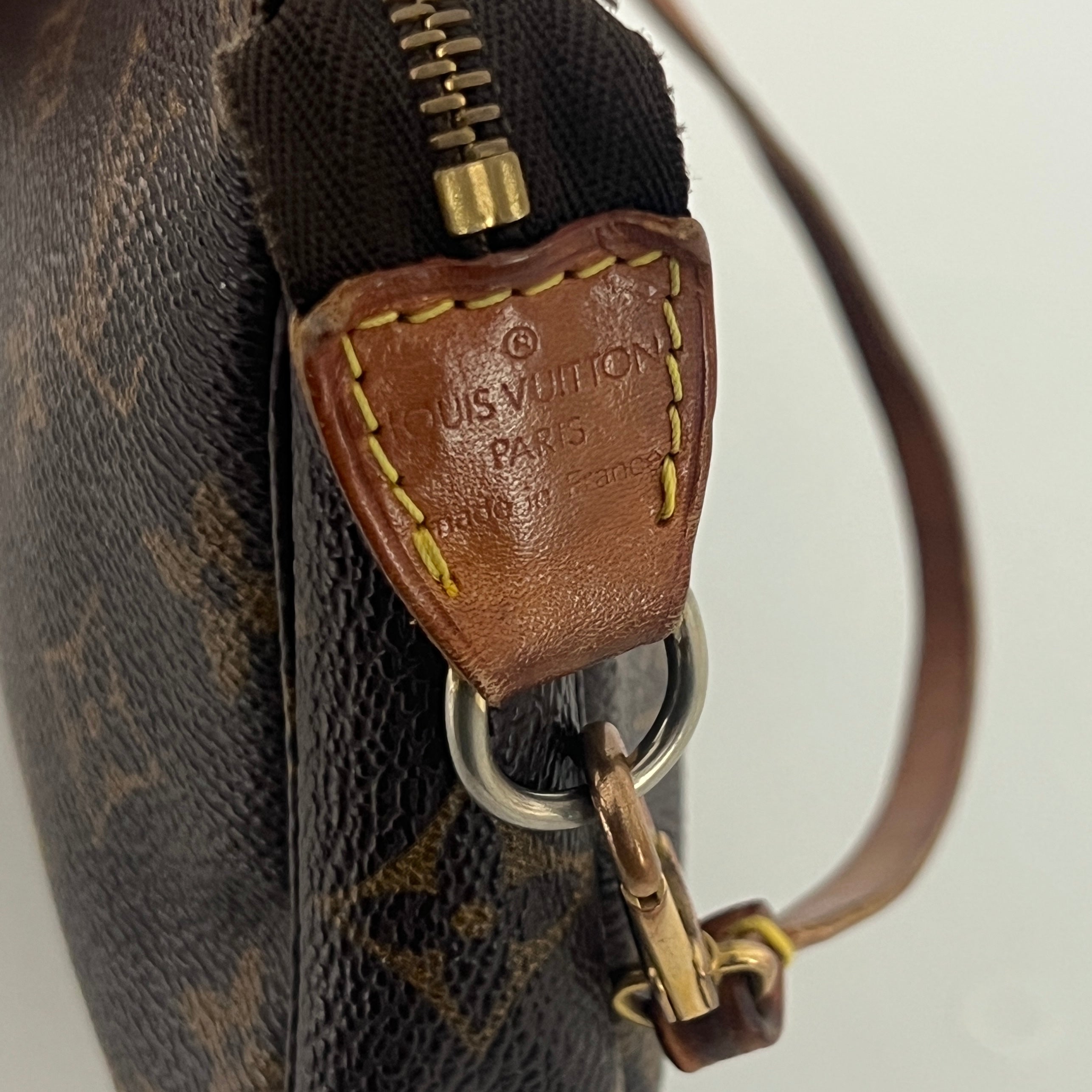 Sac à main LOUIS VUITTON Pochette Accessoires toile et cuir marron