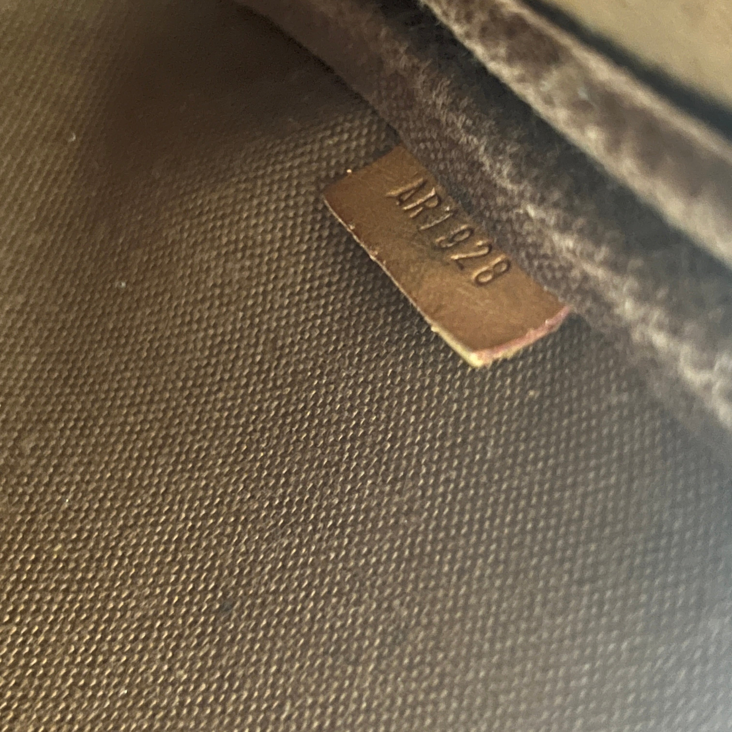 Sac à main LOUIS VUITTON Pochette Accessoires toile et cuir marron