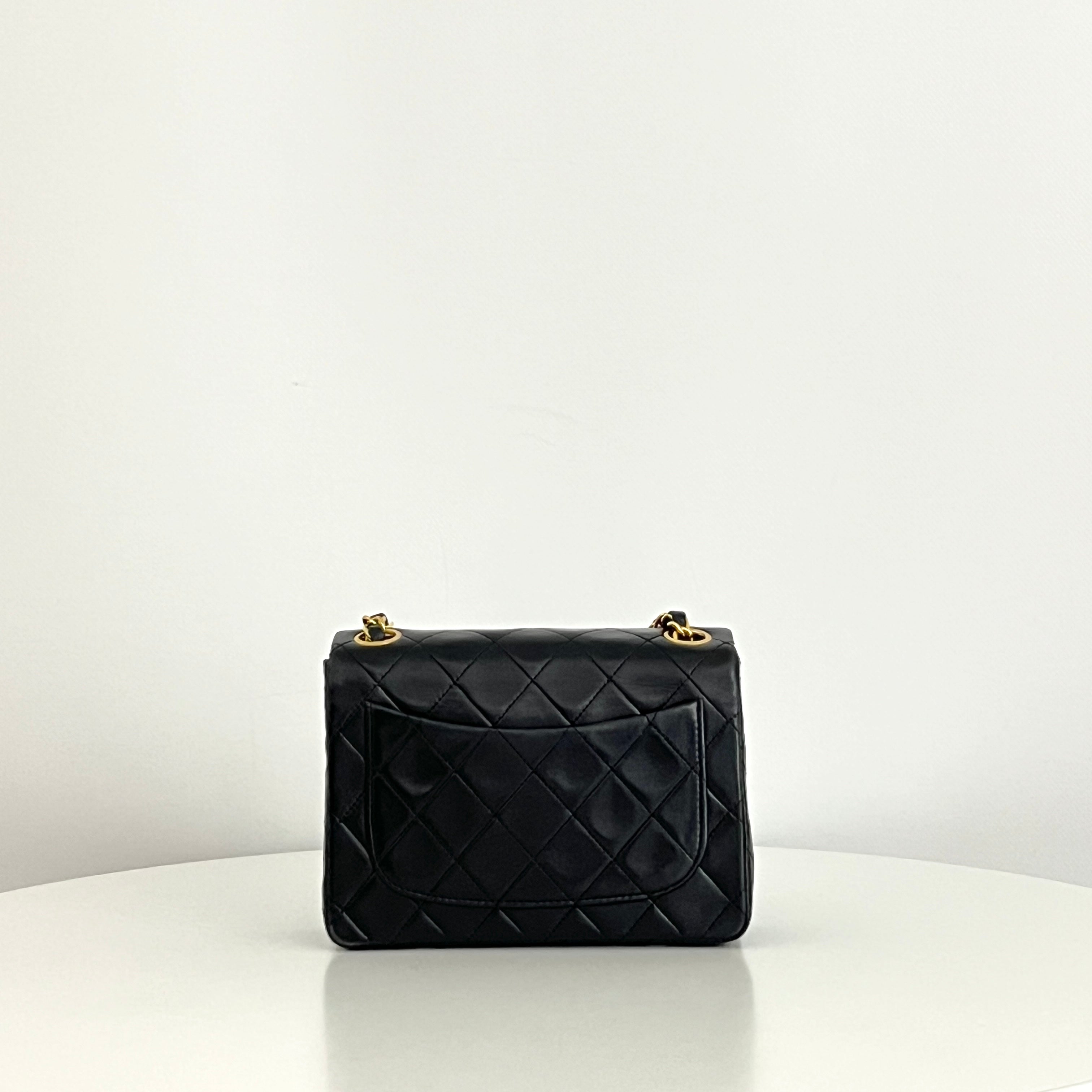 Sac à main CHANEL Timeless Classique Mini Single Flap cuir d'agneau noir