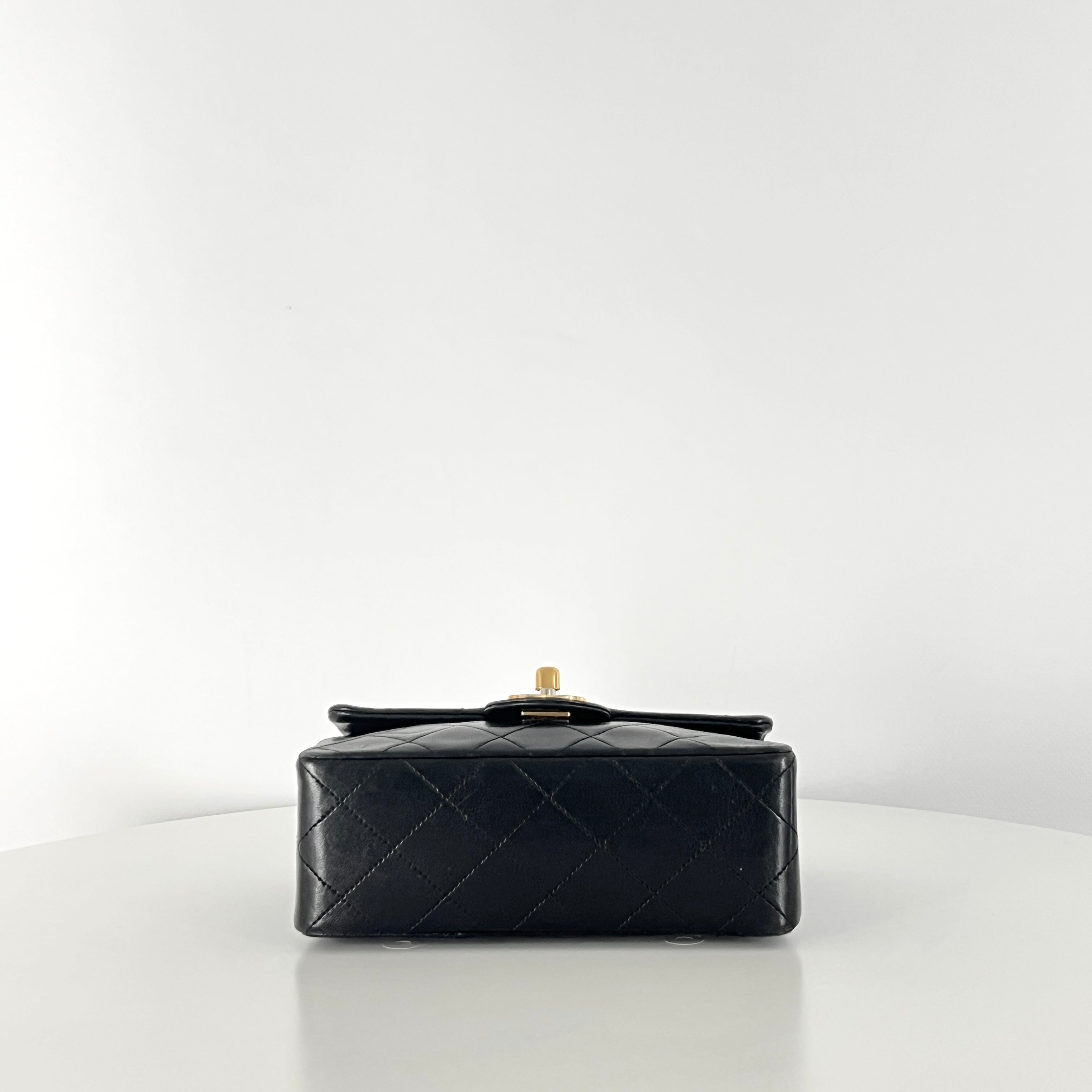 Sac à main CHANEL Timeless Classique Mini Single Flap cuir d'agneau noir