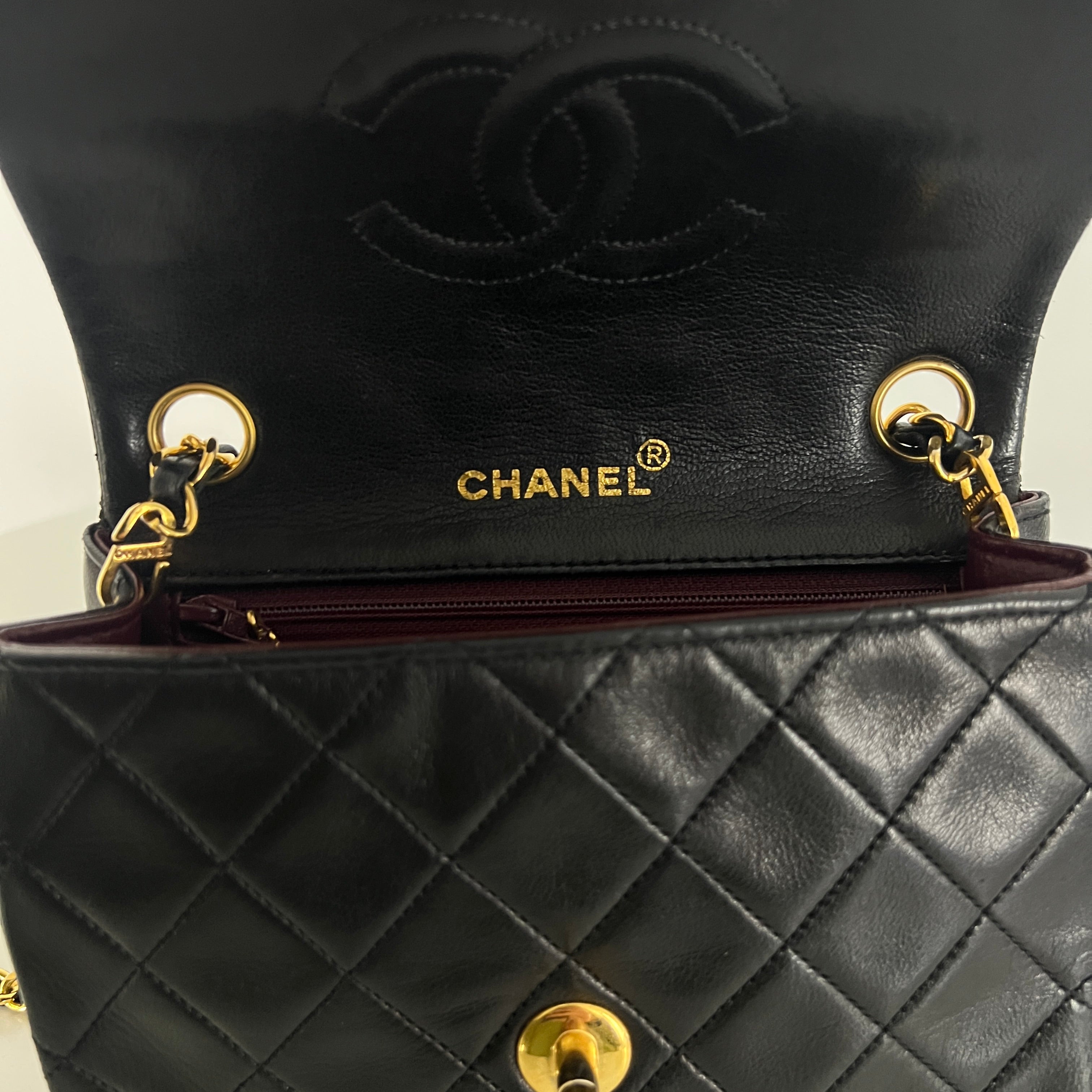 Sac à main CHANEL Timeless Classique Mini Single Flap cuir d'agneau noir