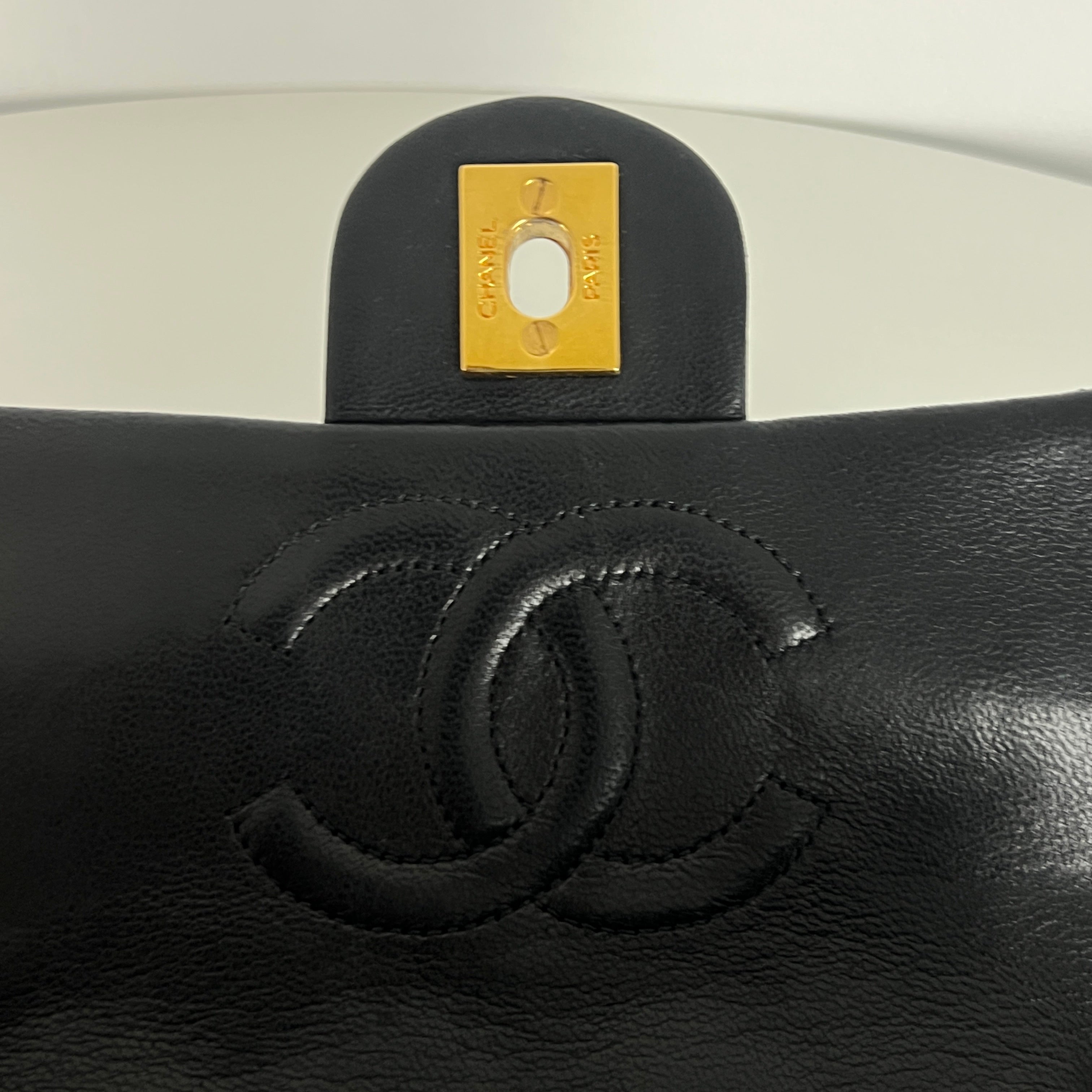 Sac à main CHANEL Timeless Classique Mini Single Flap cuir d'agneau noir