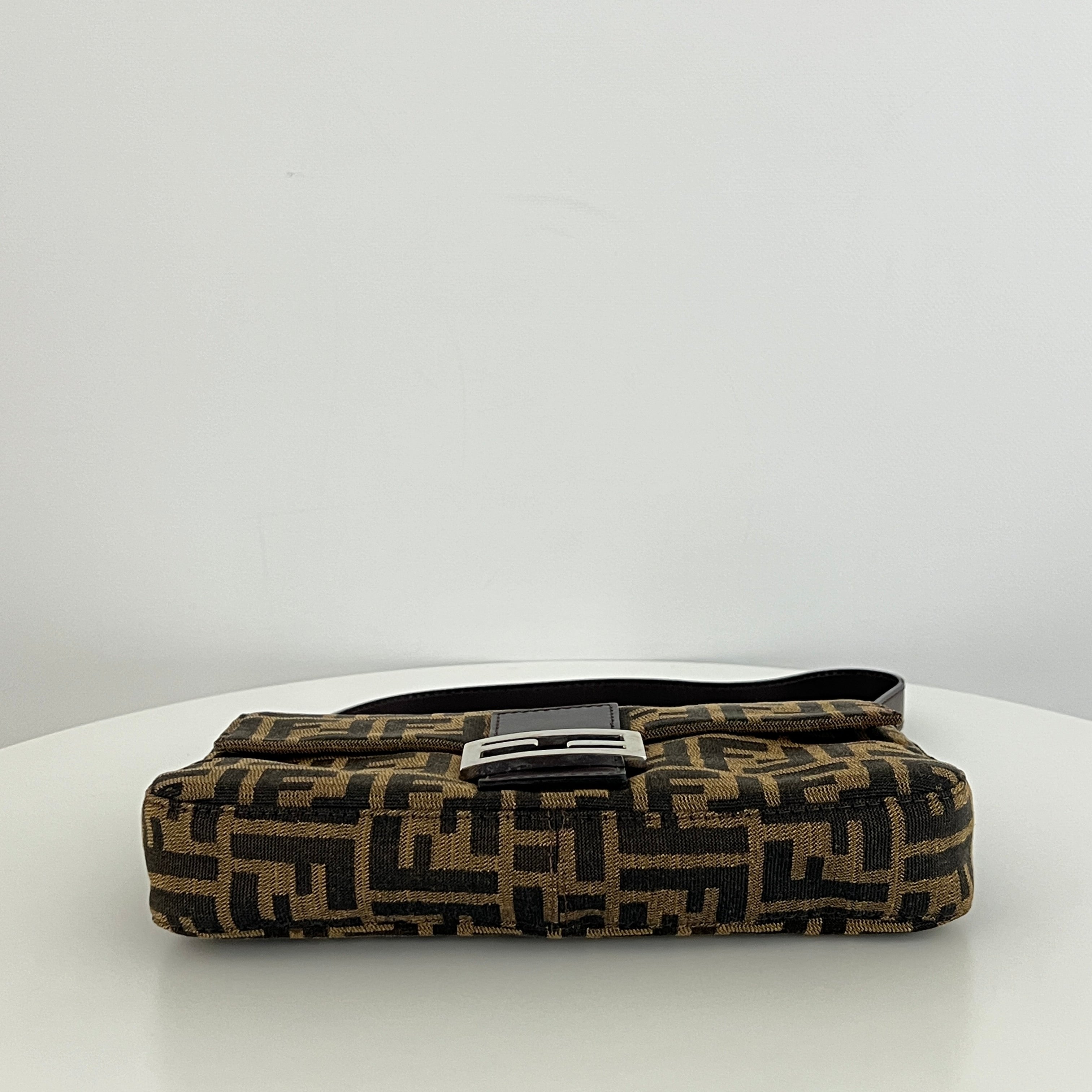 Sac à main FENDI Baguette toile et cuir marron