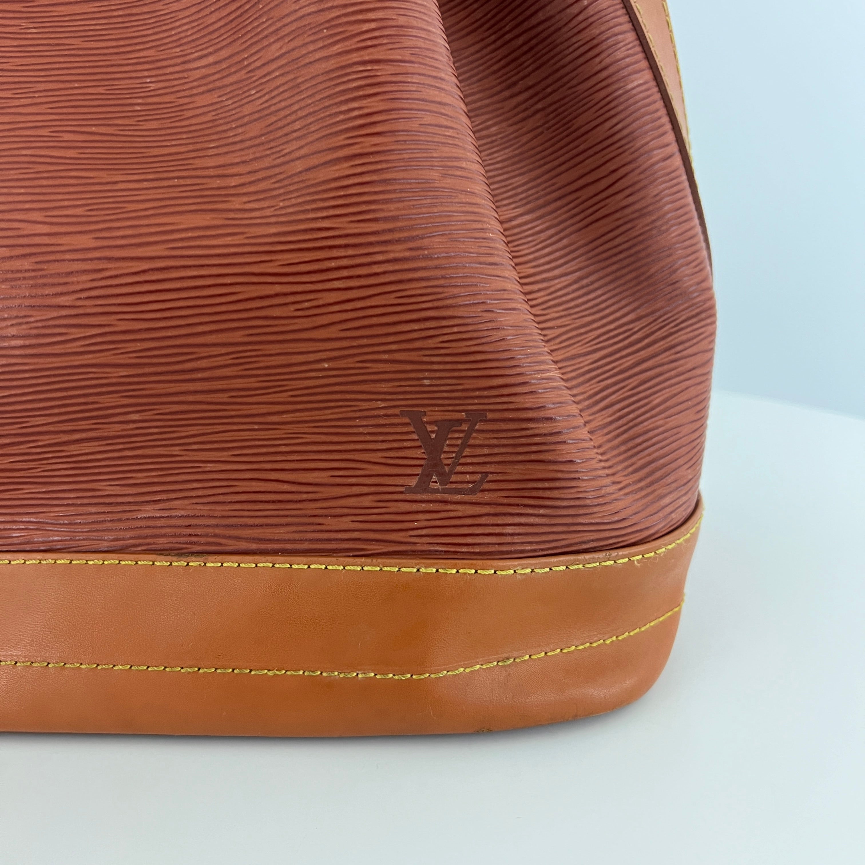 Sac à main LOUIS VUITTON Noé Grand cuir épi marron
