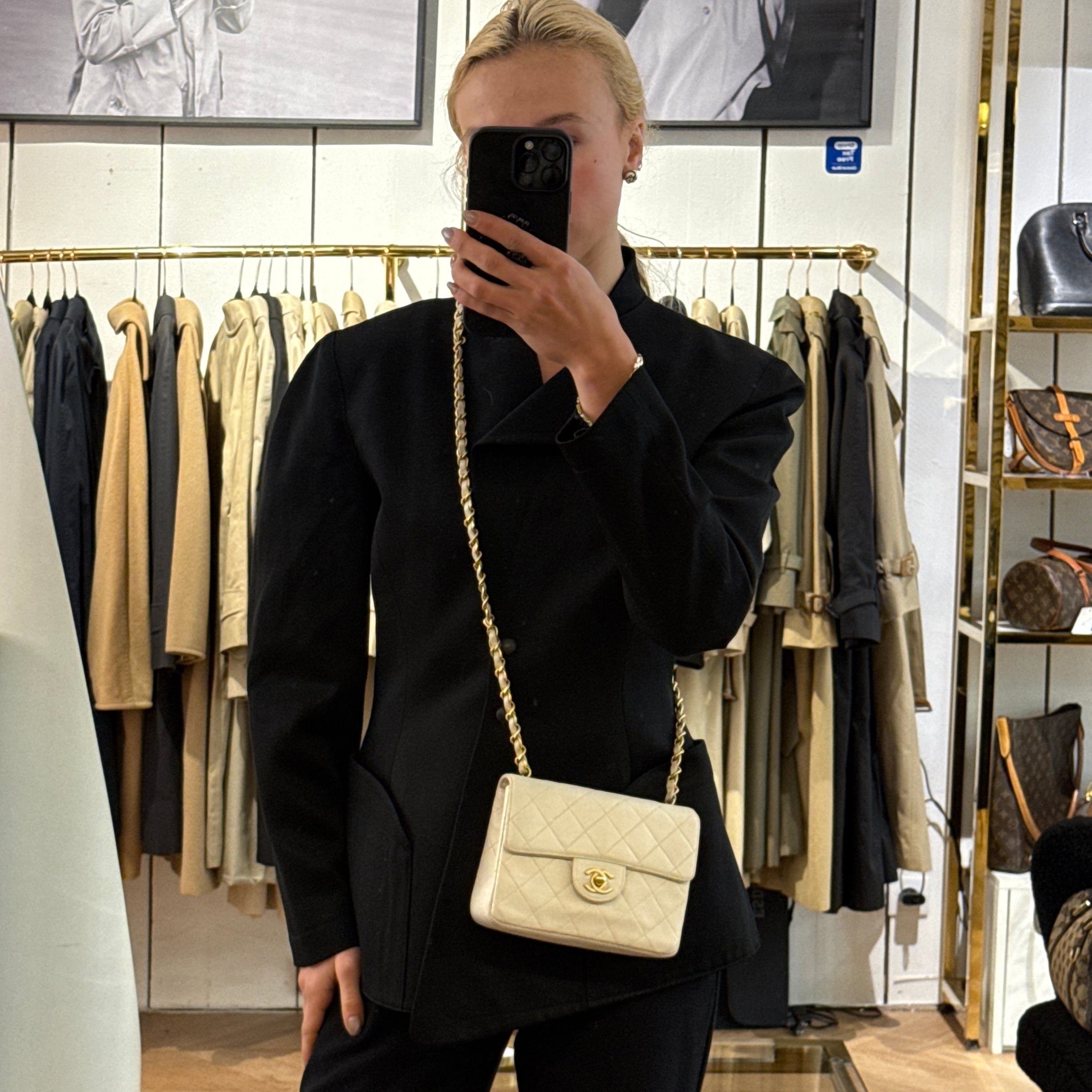 Sac à bandoulière CHANEL Classique Mini Square Flap cuir d'agneau blanc