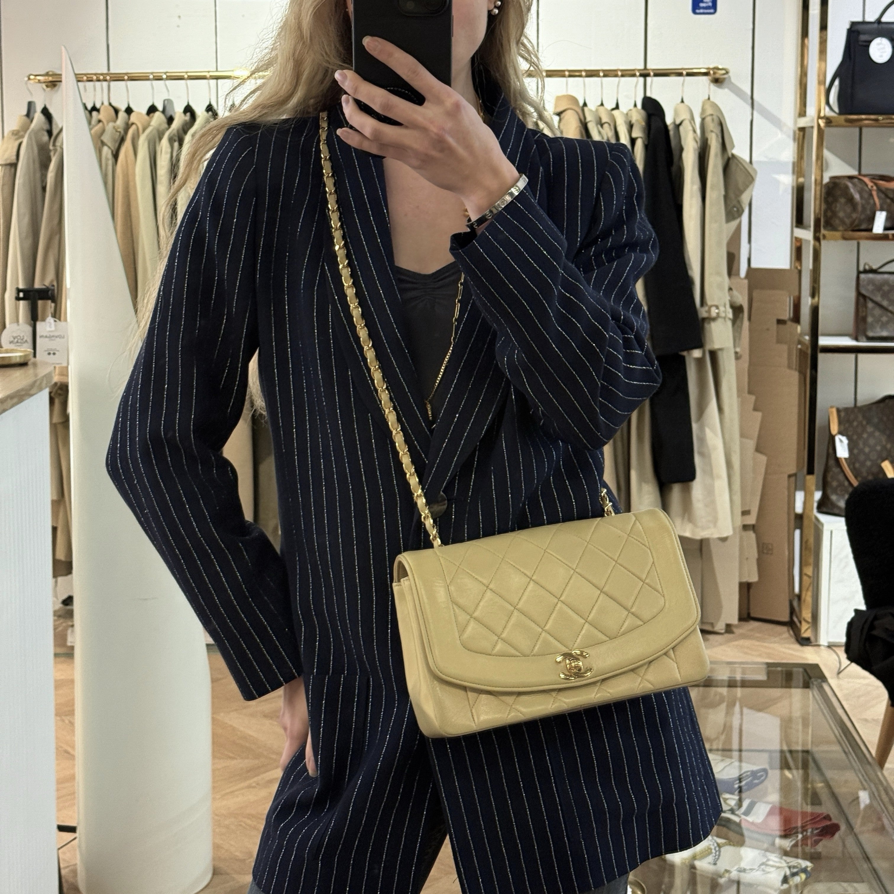 Sac à main CHANEL Diana cuir beige