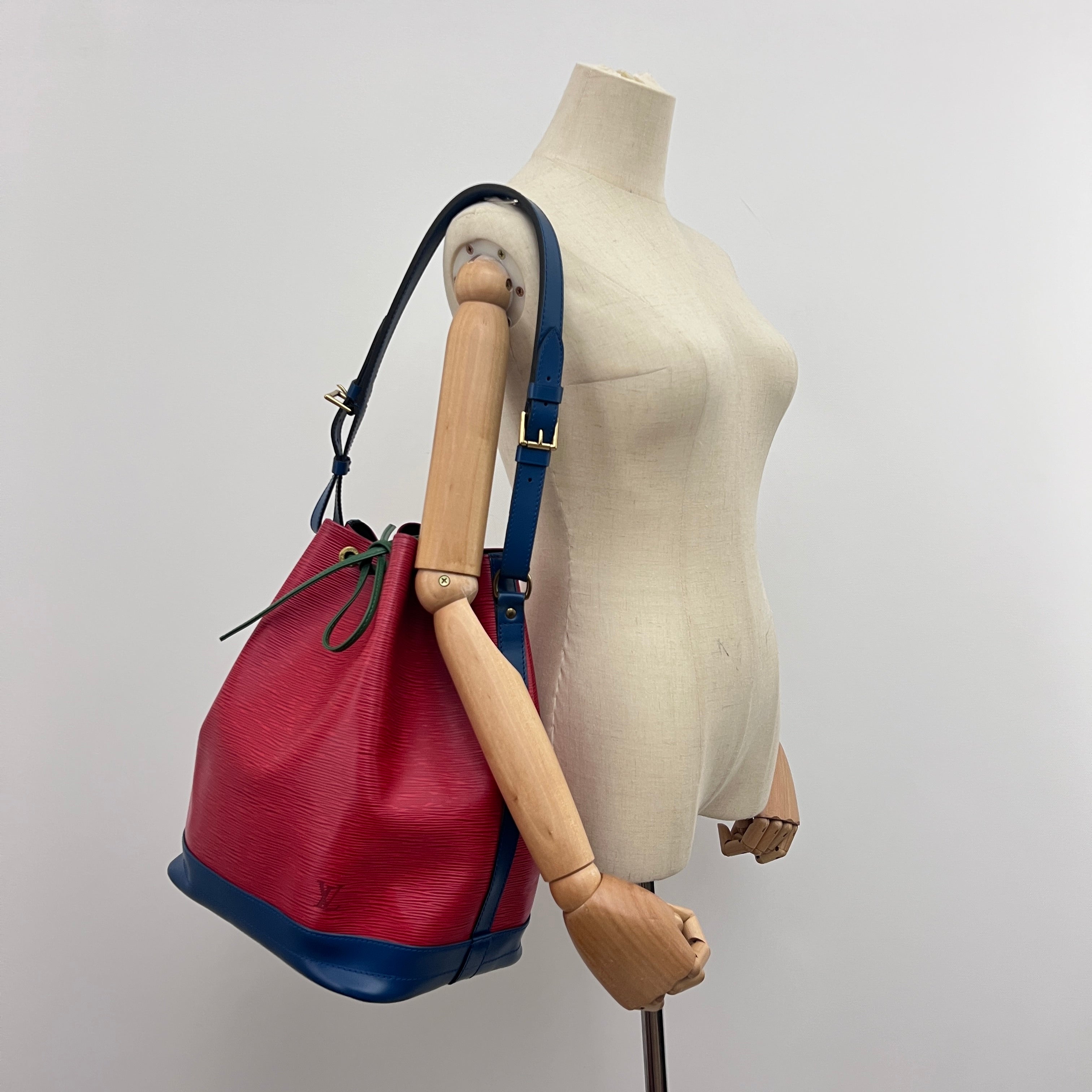 Sac LOUIS VUITTON Noé Grand cuir épi tricolore