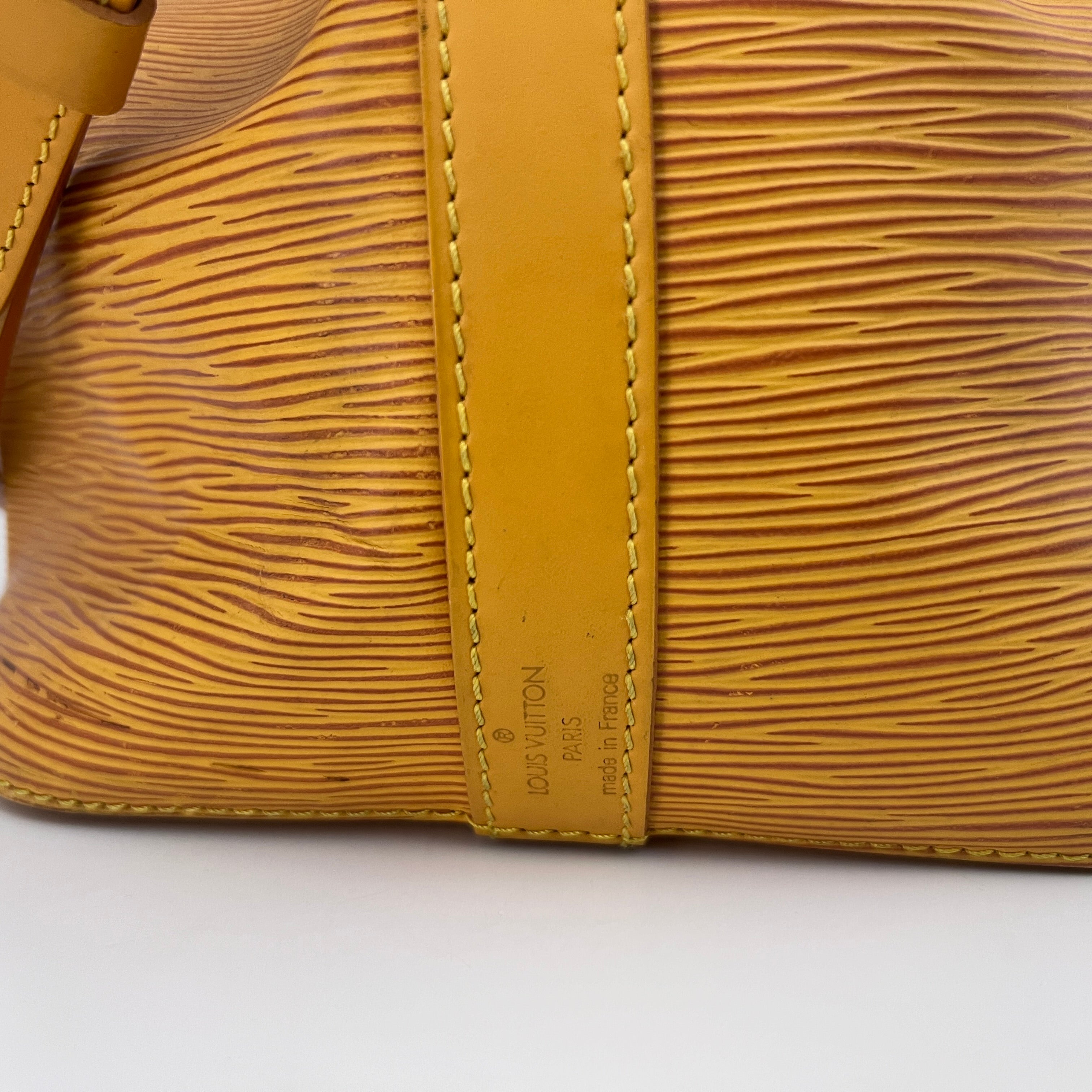 Sac LOUIS VUITTON Noé Petit cuir épi jaune